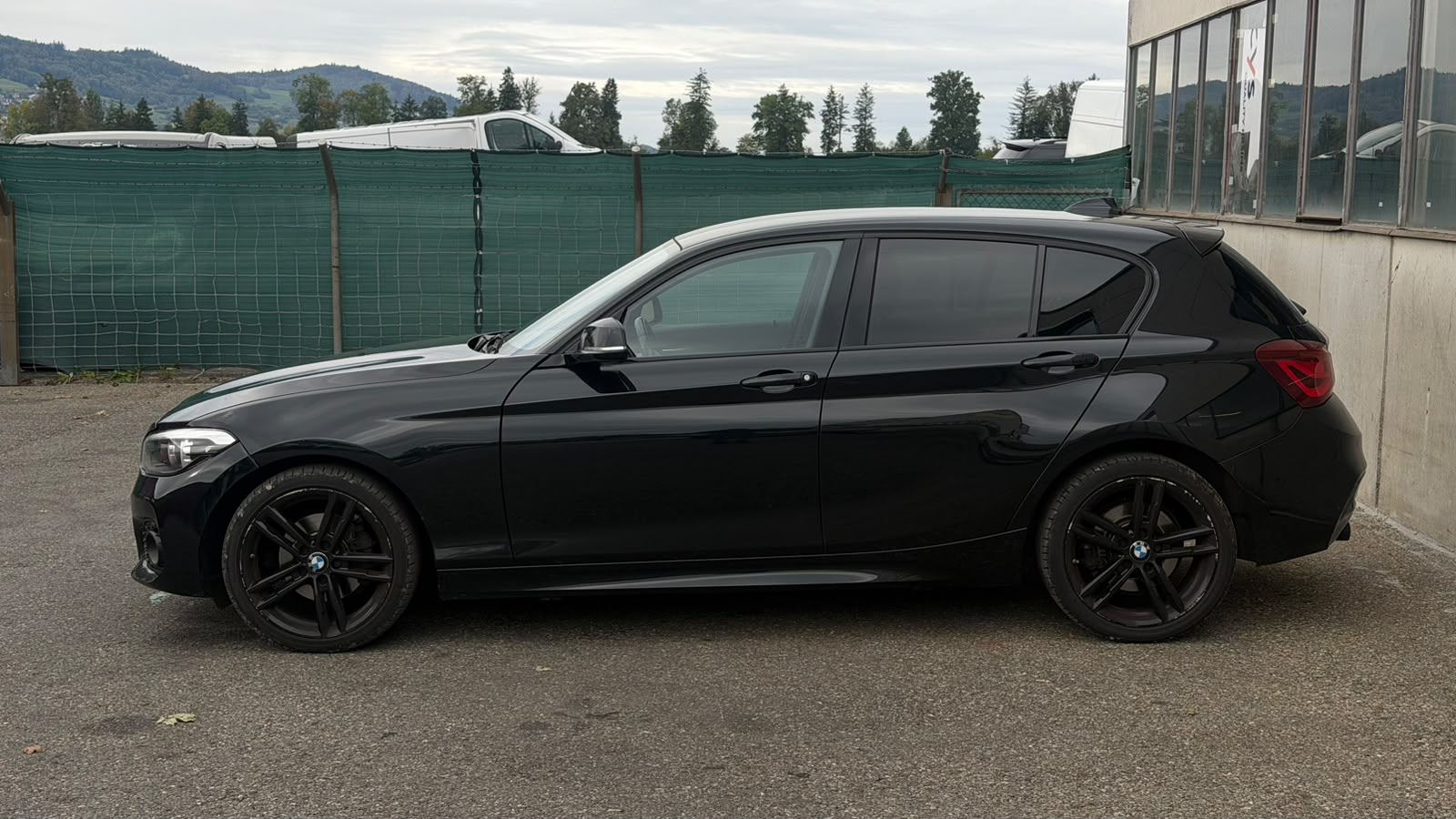 BMW 120d xDrive Edition M Sport Steptronic-image-7