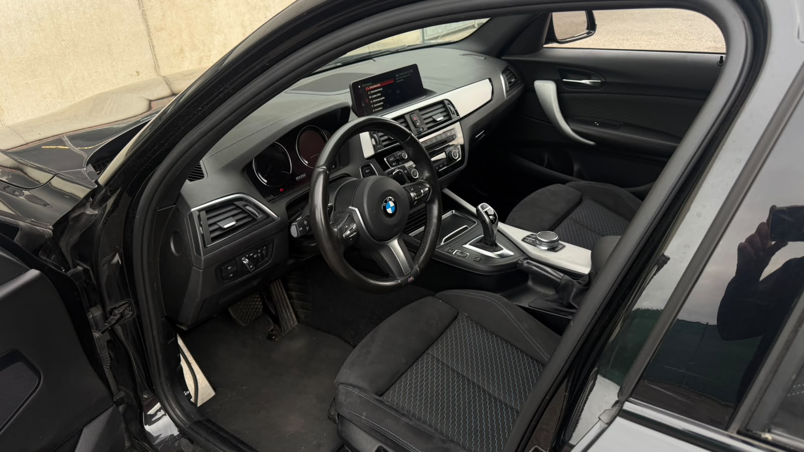 BMW 120d xDrive Edition M Sport Steptronic-image-10