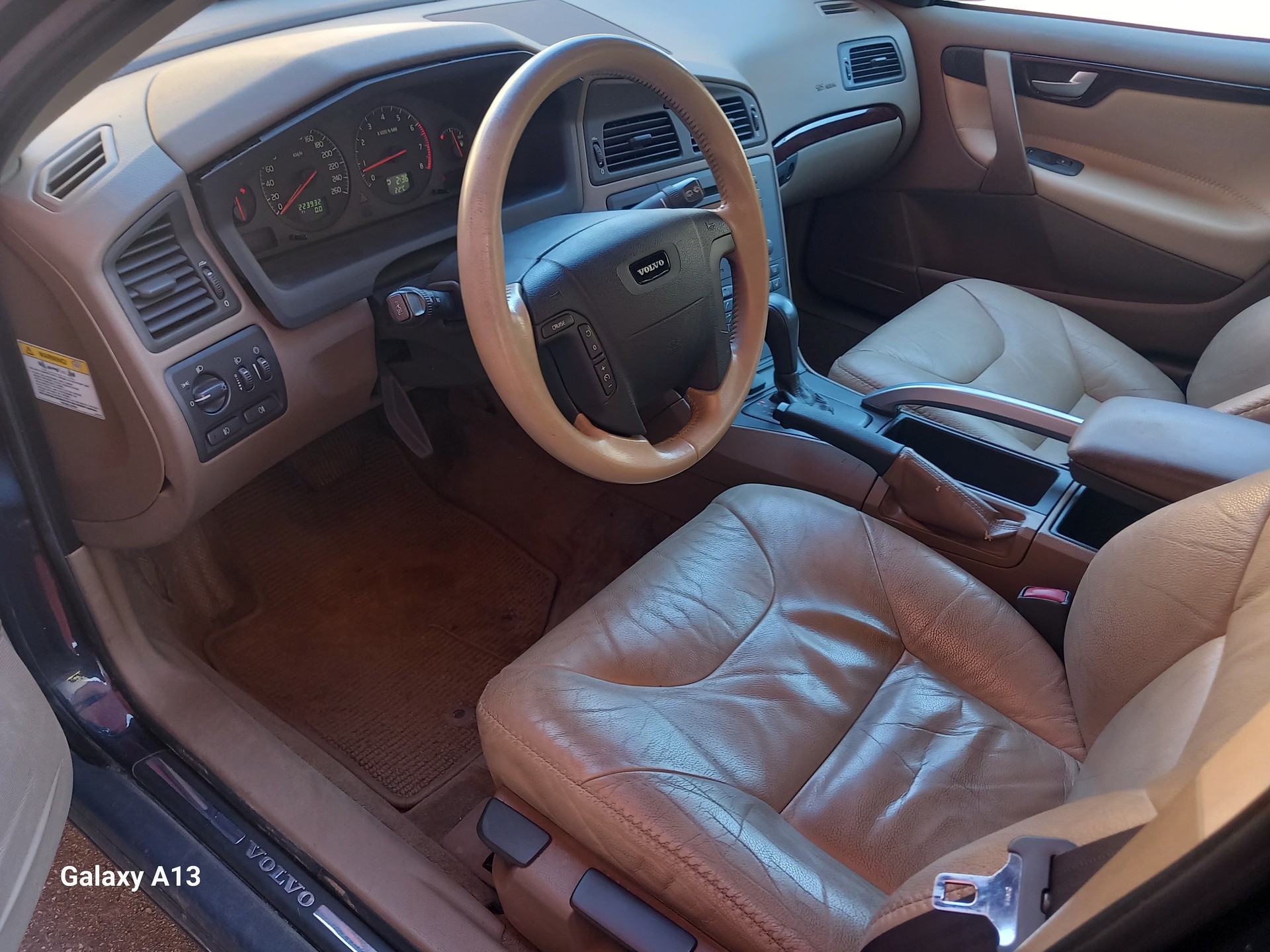 VOLVO XC70 2.4 Turbo AWD, Anhängerkupplung, Frisch ab mfk-image-2