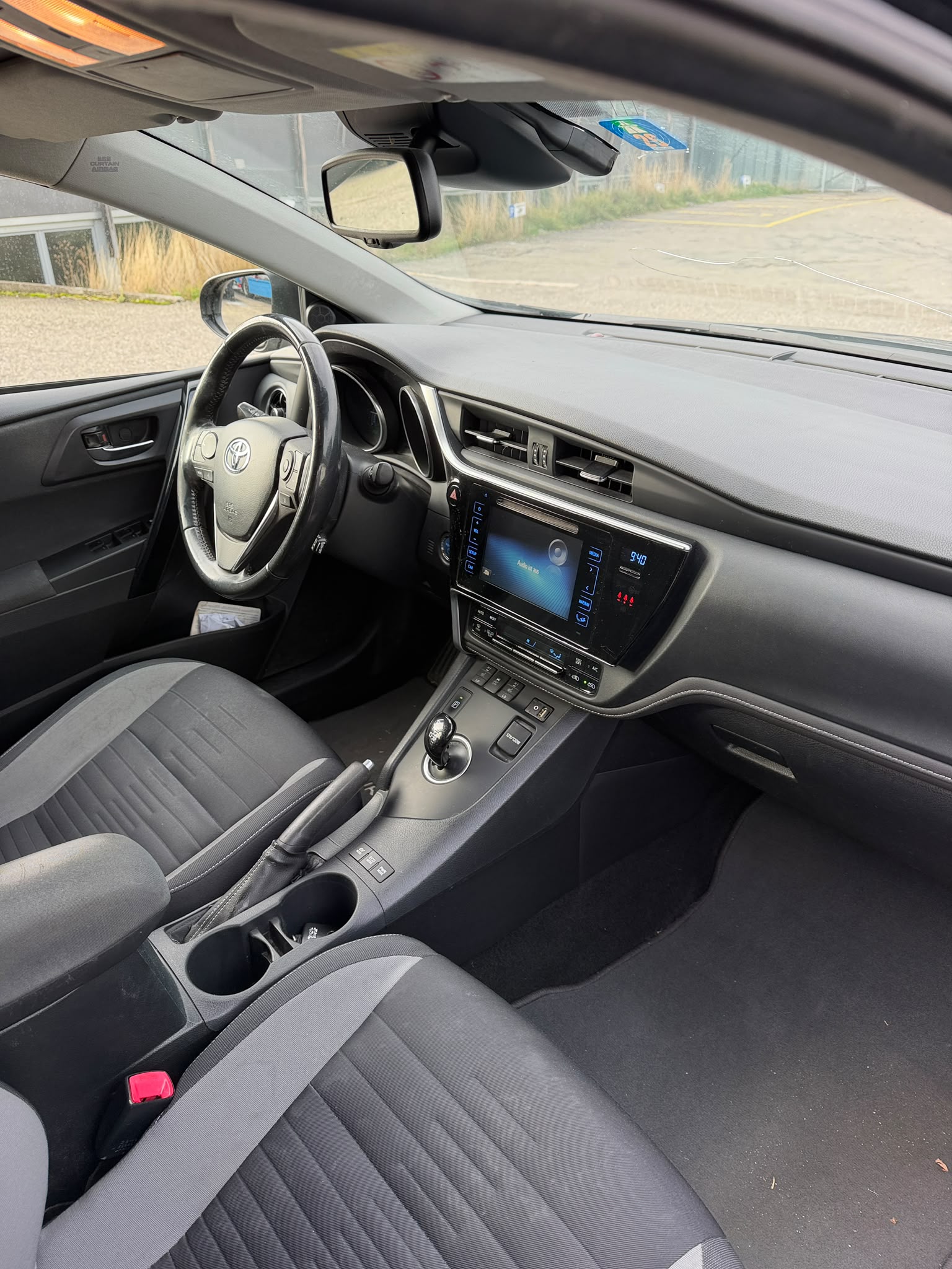 TOYOTA Auris Touring Sports 1.8 HSD Trend e-CVT-image-10