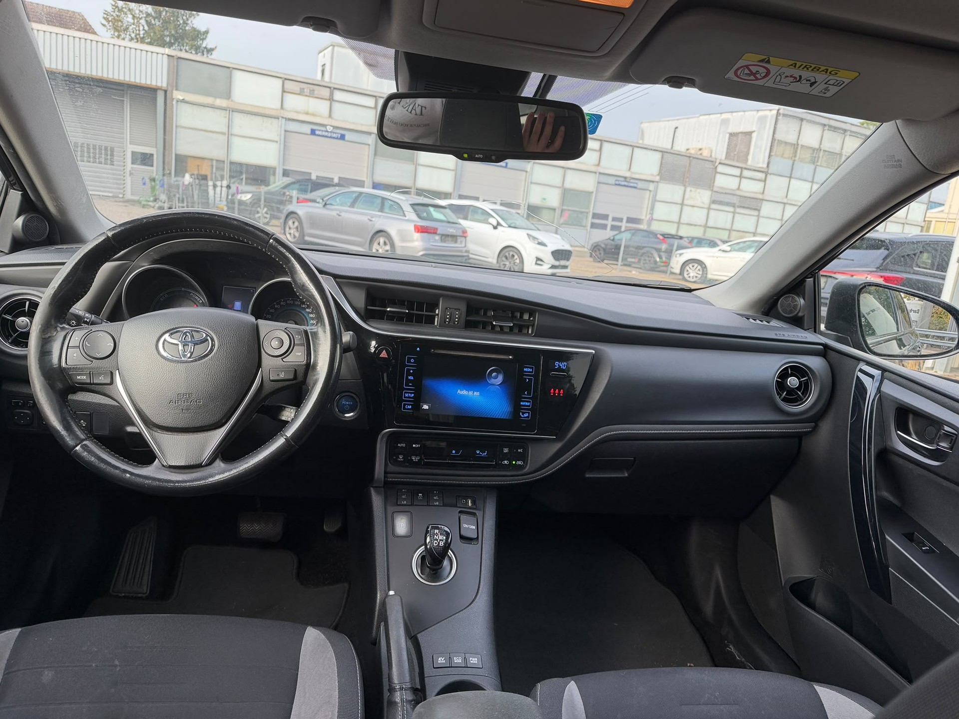 TOYOTA Auris Touring Sports 1.8 HSD Trend e-CVT-image-9