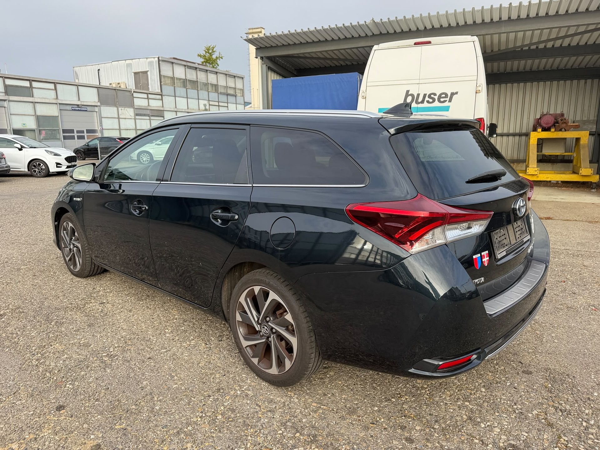 TOYOTA Auris Touring Sports 1.8 HSD Trend e-CVT-image-4