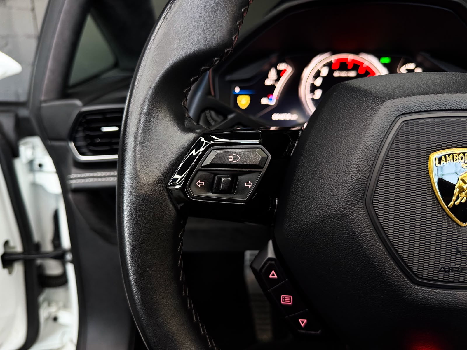 LAMBORGHINI Huracan LP610-4 Spyder DCT-image-17