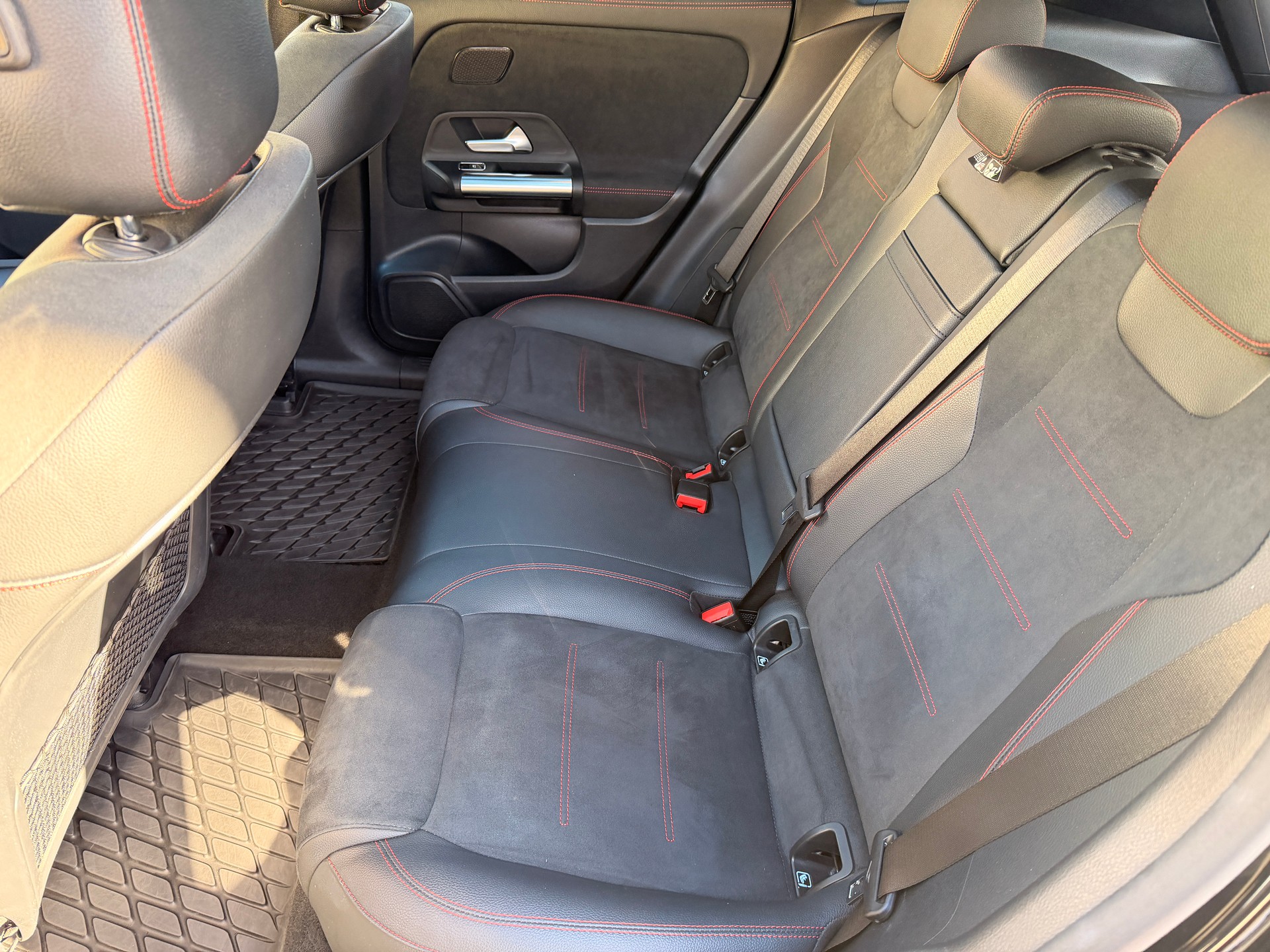 MERCEDES-BENZ EQA 350 AMG Line 4Matic-image-7