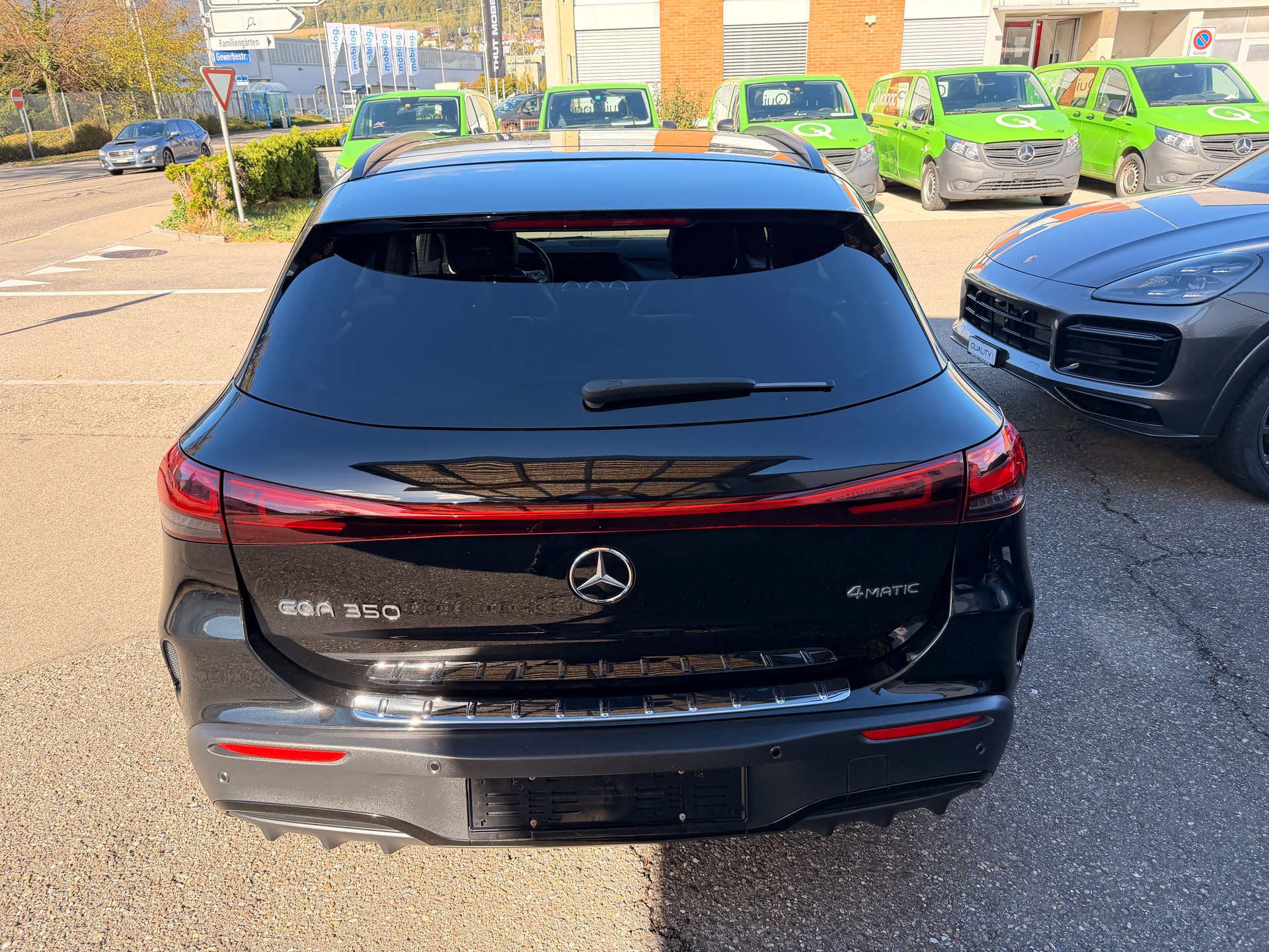 MERCEDES-BENZ EQA 350 AMG Line 4Matic-image-3