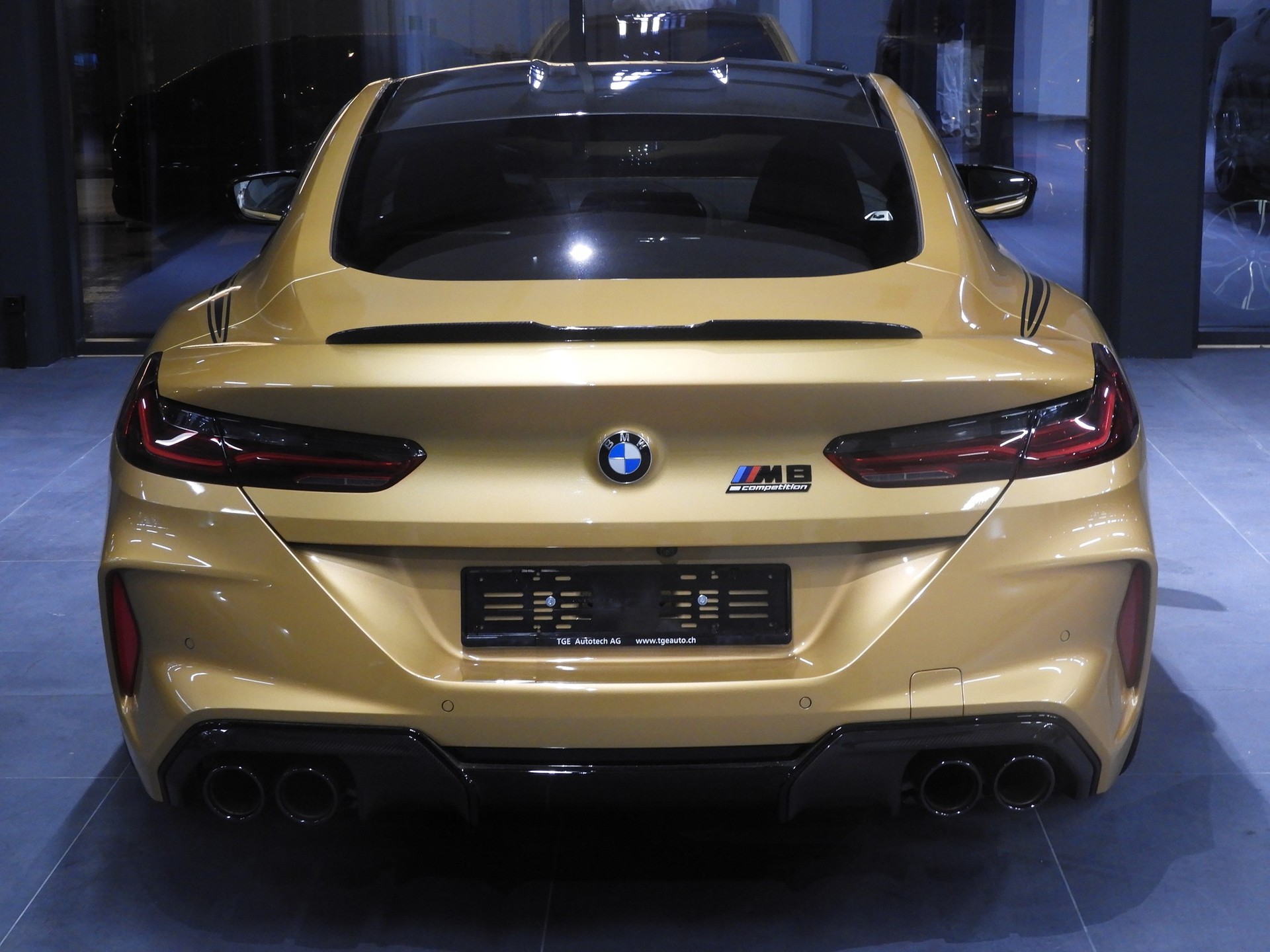 BMW M8 xDrive M Competition Steptronic **Ceylon Gold**-image-12