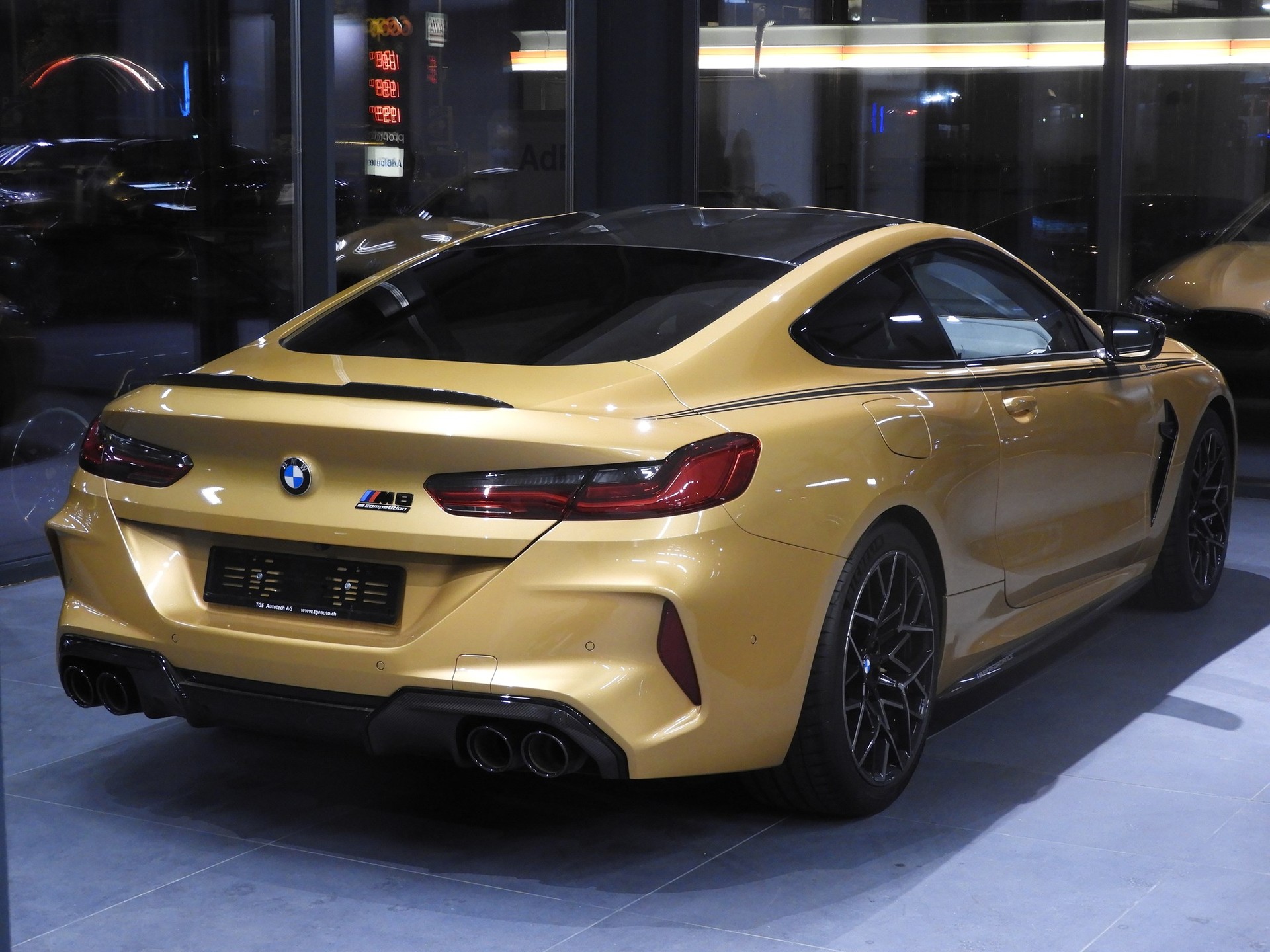 BMW M8 xDrive M Competition Steptronic **Ceylon Gold**-image-10