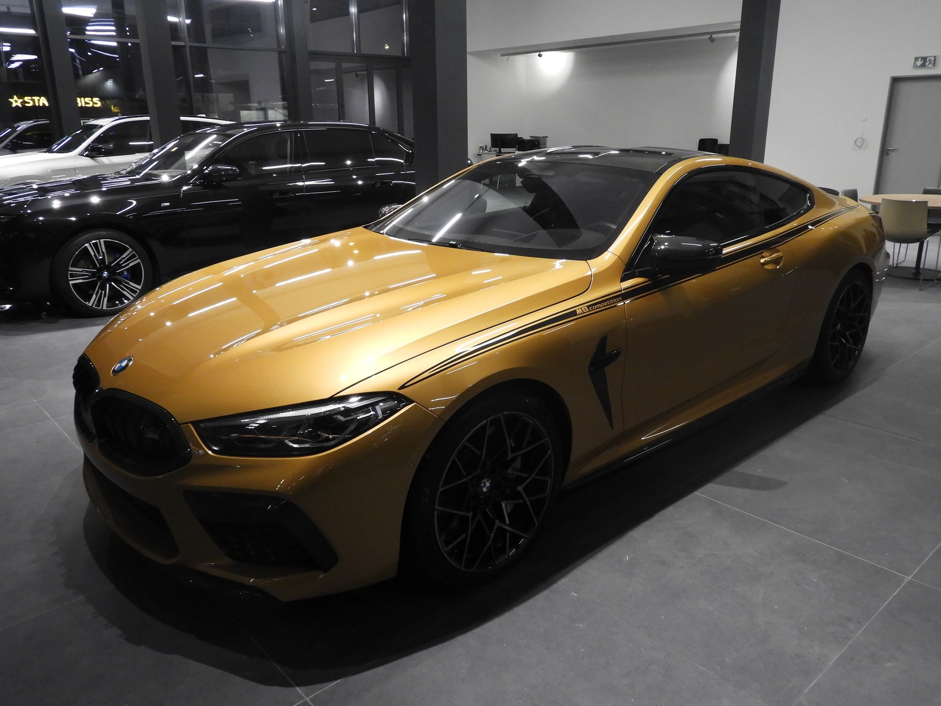BMW M8 xDrive M Competition Steptronic **Ceylon Gold**-image-0