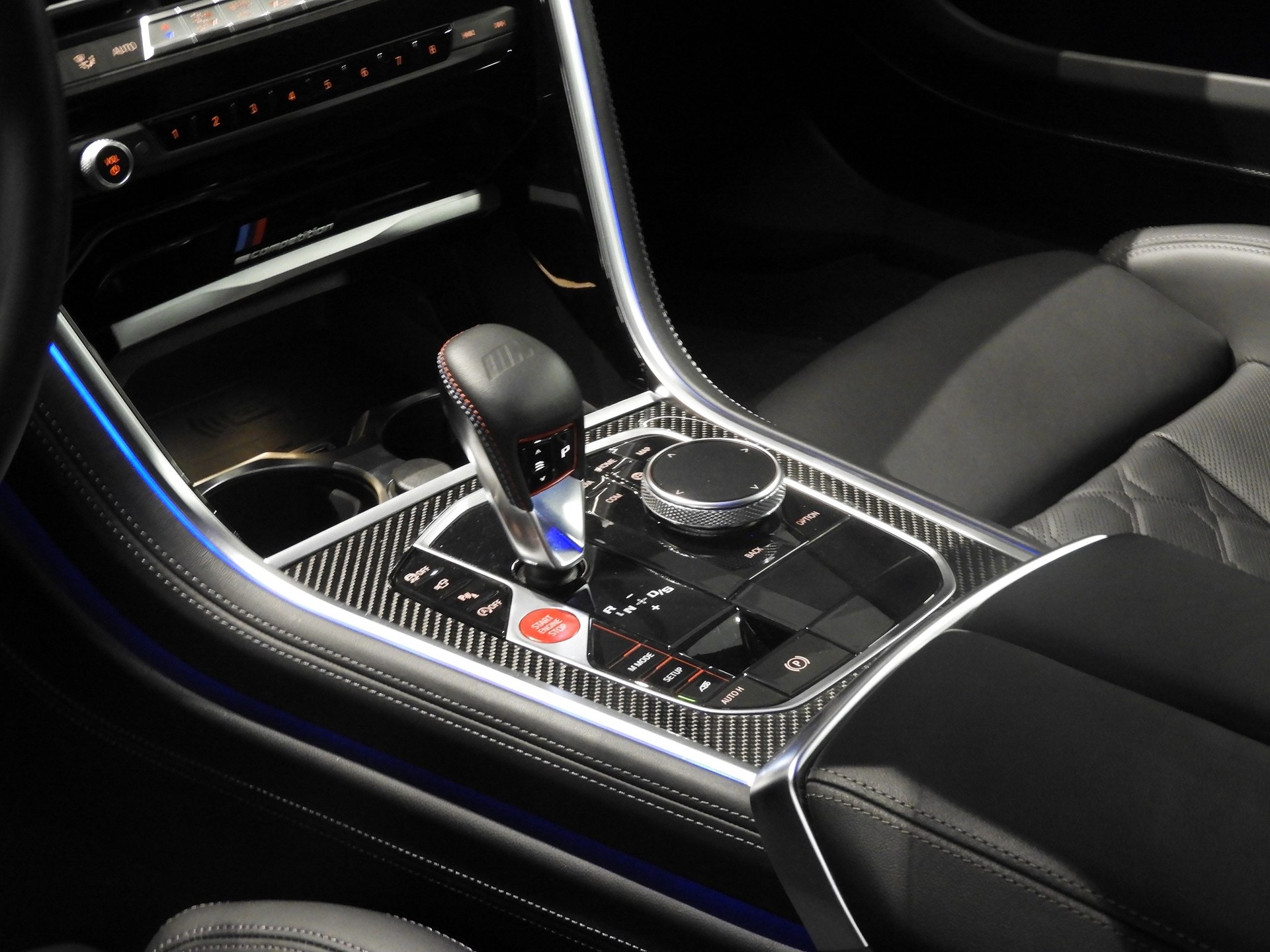 BMW M8 xDrive M Competition Steptronic **Ceylon Gold**-image-6