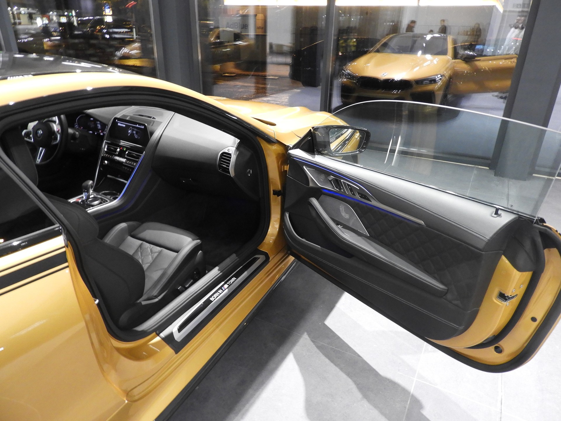 BMW M8 xDrive M Competition Steptronic **Ceylon Gold**-image-8