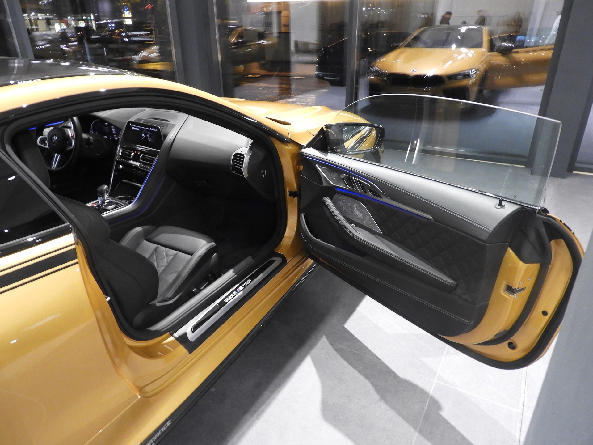 BMW M8 xDrive M Competition Steptronic **Ceylon Gold**-image-7
