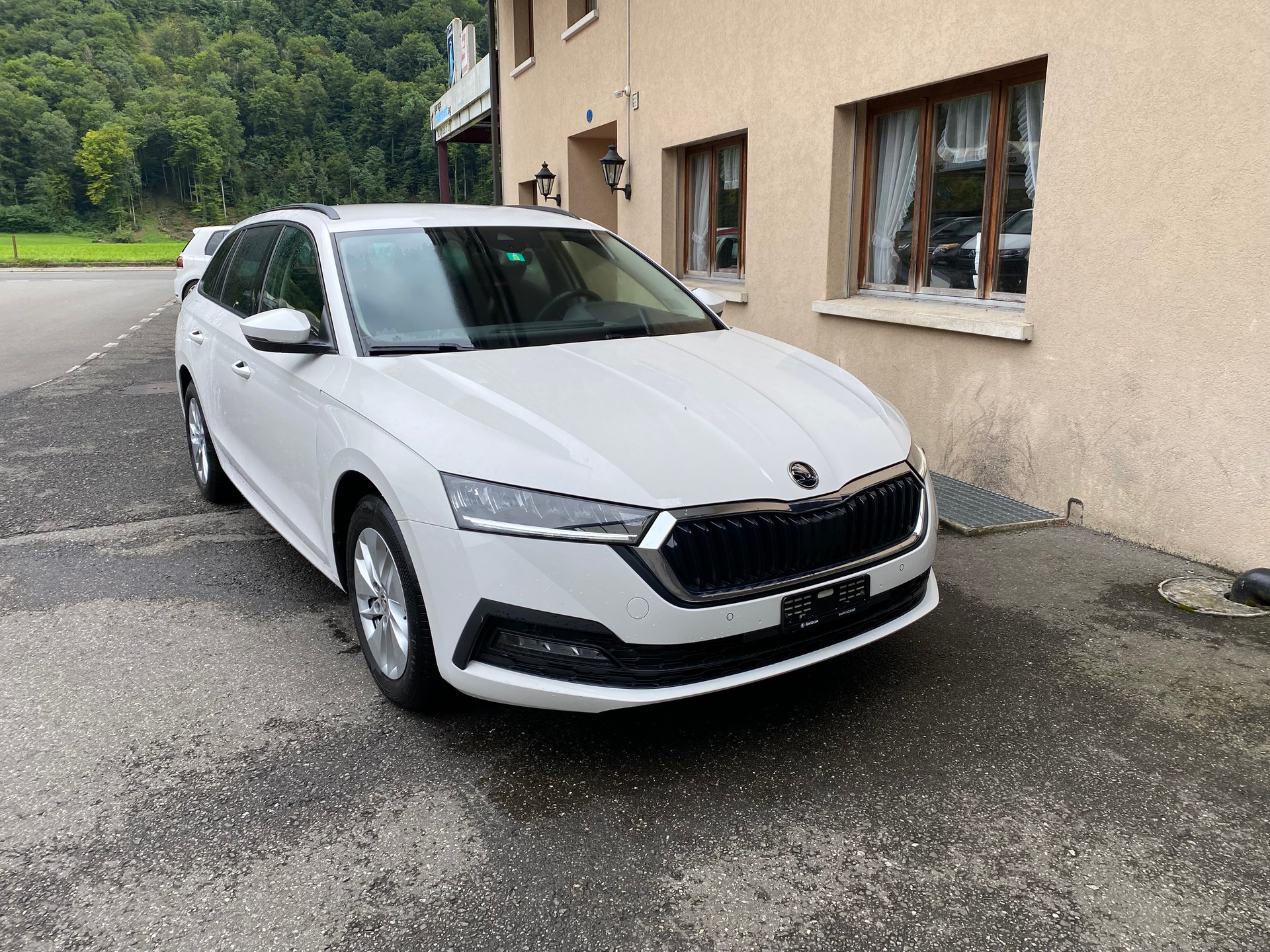 SKODA Octavia Combi 2.0 TDI DSG Ambition 4x4-image-10