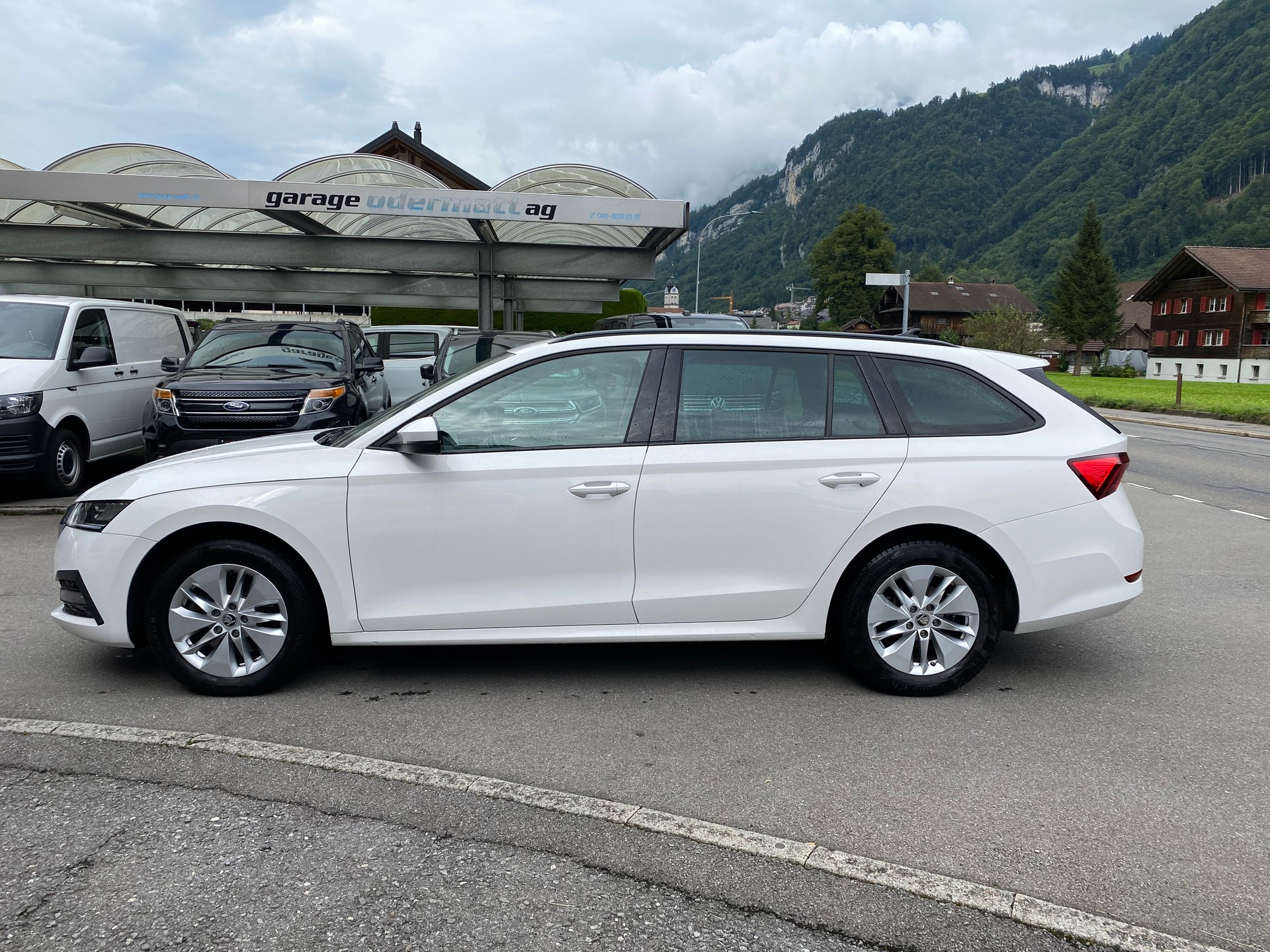 SKODA Octavia Combi 2.0 TDI DSG Ambition 4x4-image-0