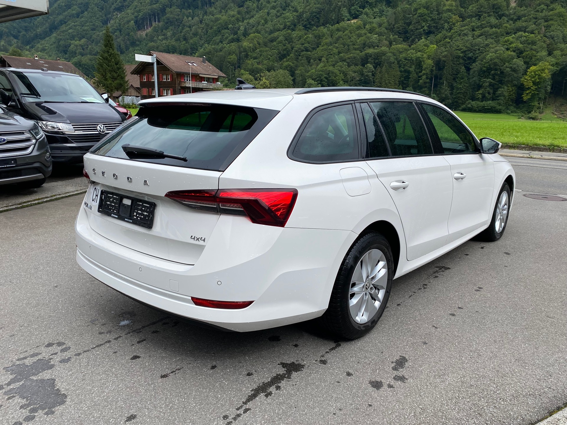 SKODA Octavia Combi 2.0 TDI DSG Ambition 4x4-image-13