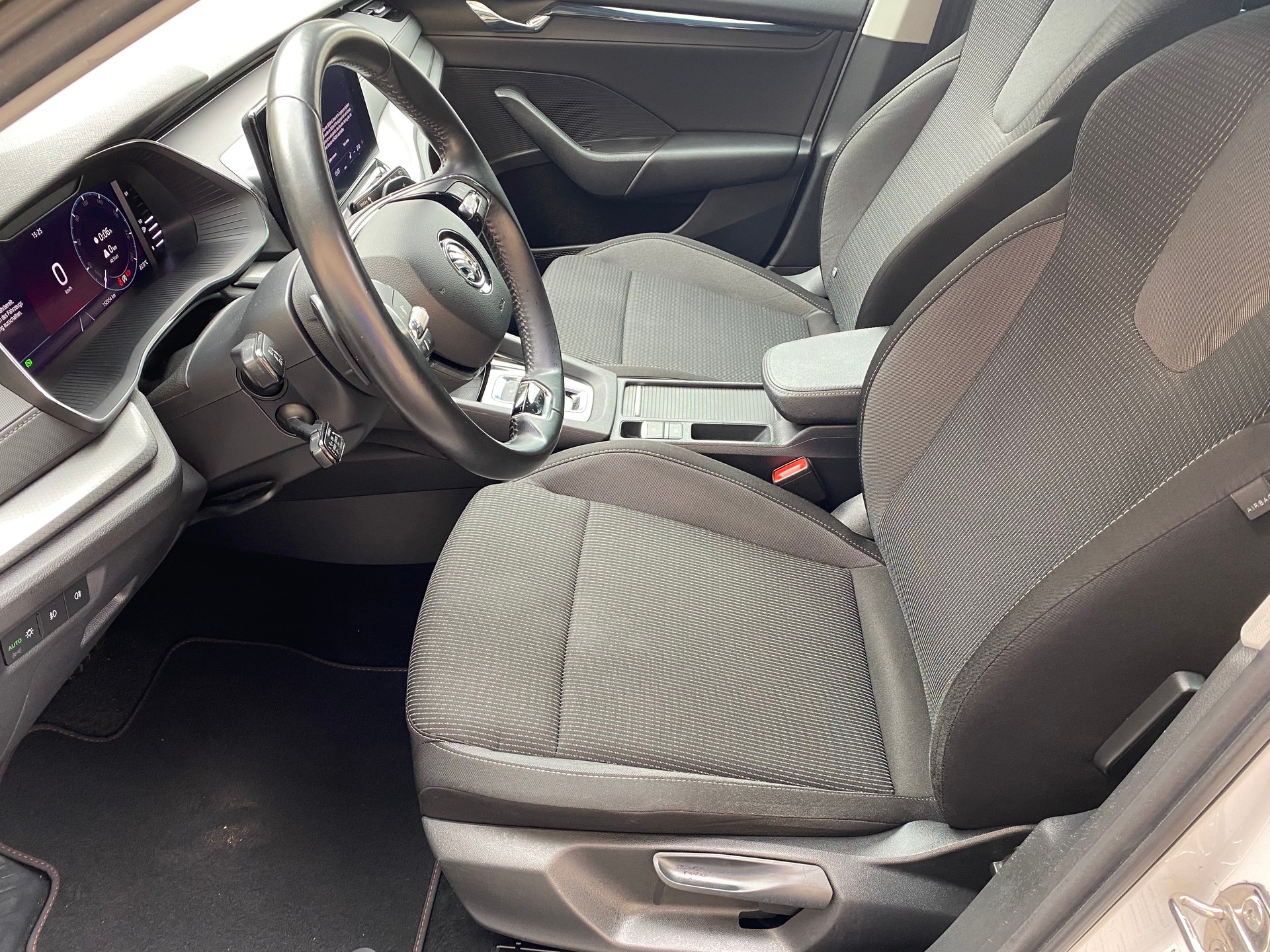 SKODA Octavia Combi 2.0 TDI DSG Ambition 4x4-image-2