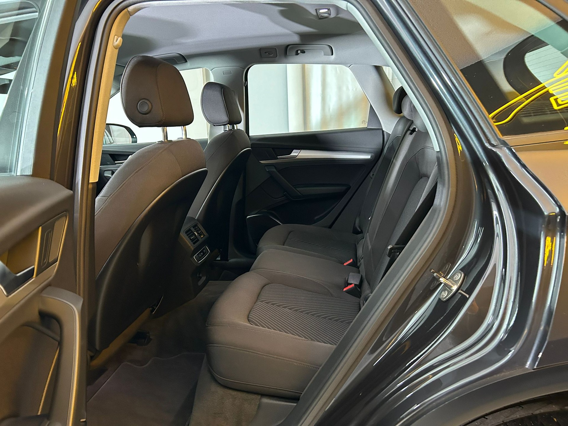 AUDI Q5 40 TDI quattro S-tronic-image-10