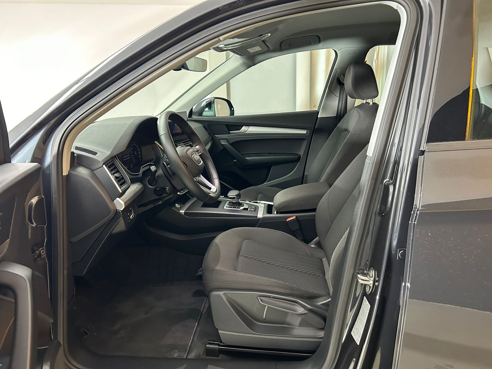 AUDI Q5 40 TDI quattro S-tronic-image-6