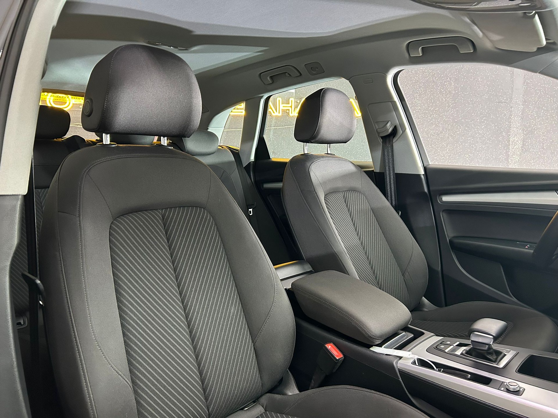 AUDI Q5 40 TDI quattro S-tronic-image-14