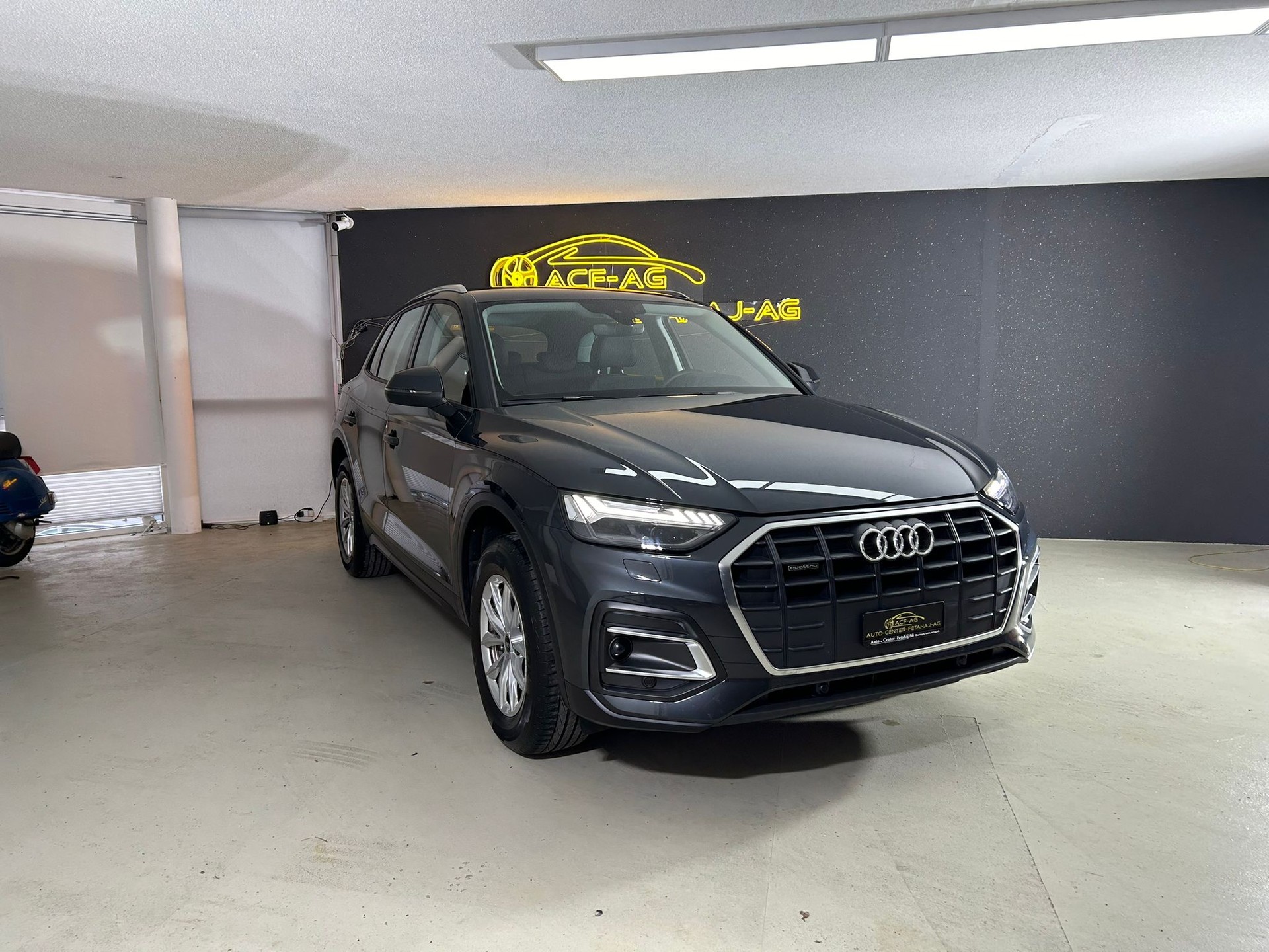 AUDI Q5 40 TDI quattro S-tronic-image-2