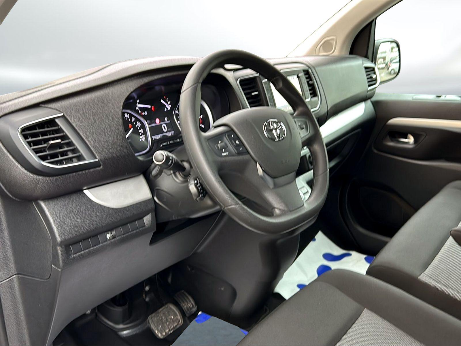 TOYOTA PROACE Verso L1 2.0 D Shuttle-image-6