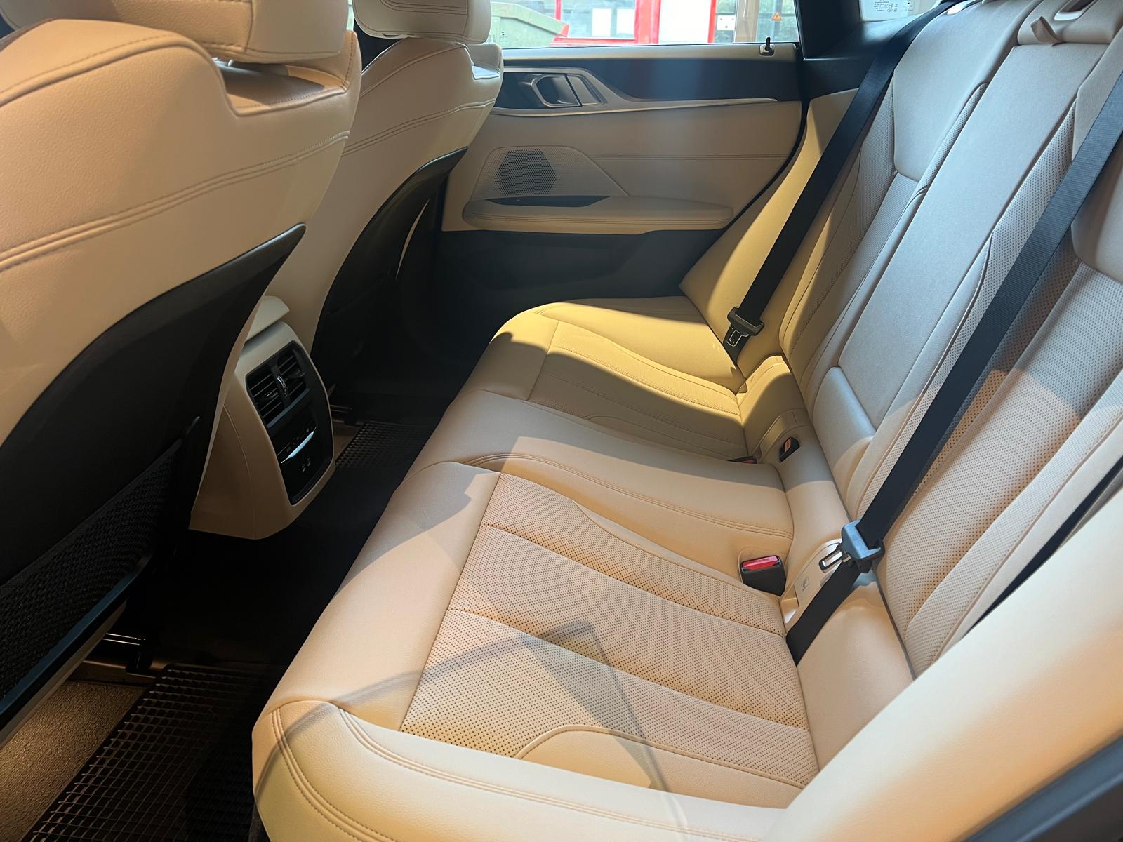 BMW i4 eDrive 35-image-5