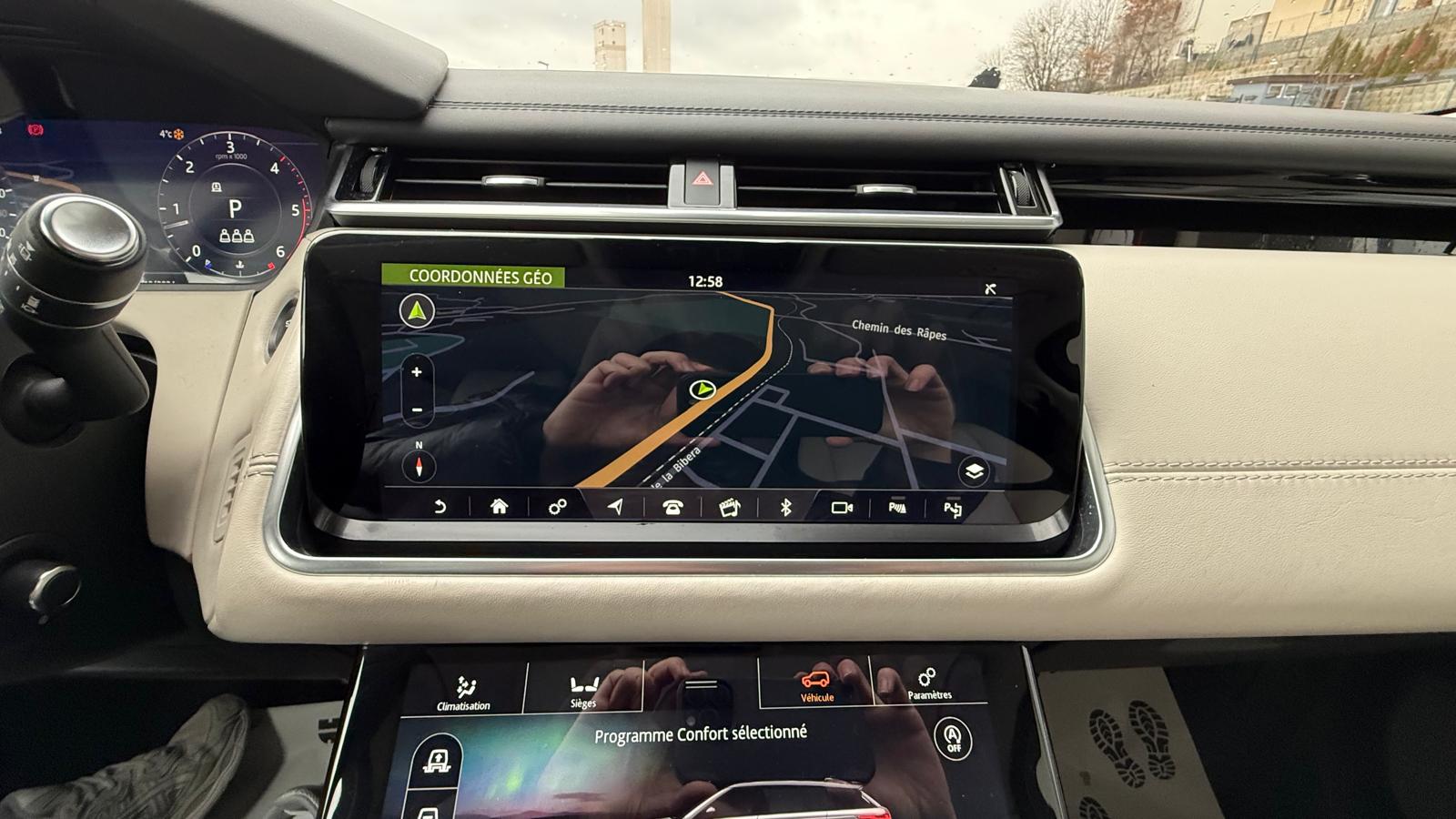 LAND ROVER Range Rover Velar R-Dynamic D 300 HSE Automatic-image-12