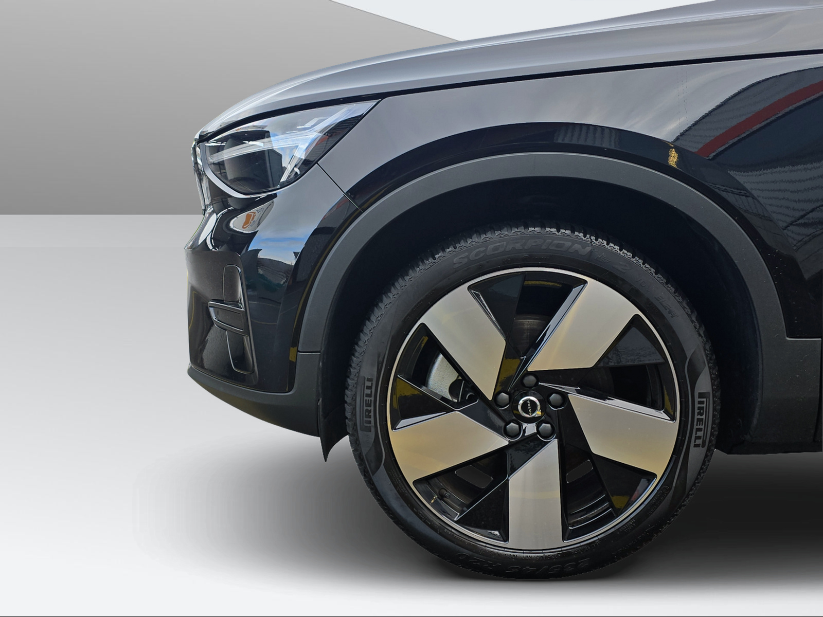 VOLVO XC40 Recharge E80 82kWh Plus AWD-image-12