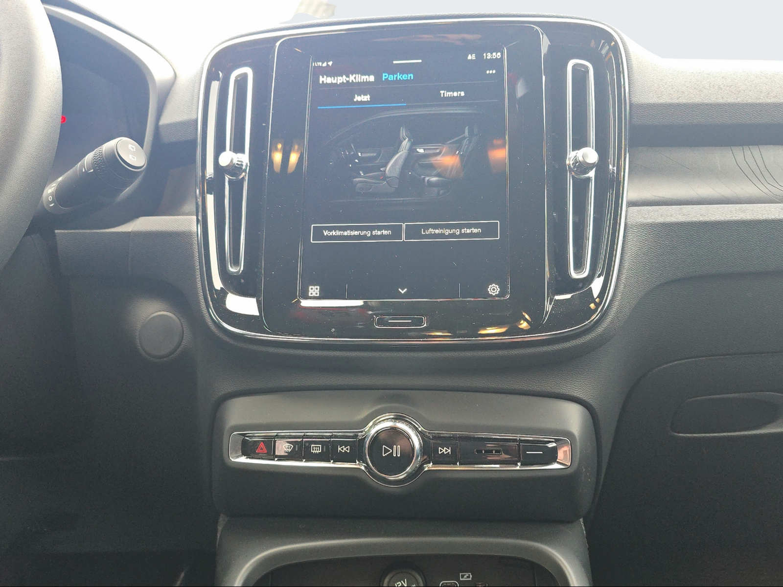 VOLVO XC40 Recharge E80 82kWh Plus AWD-image-10