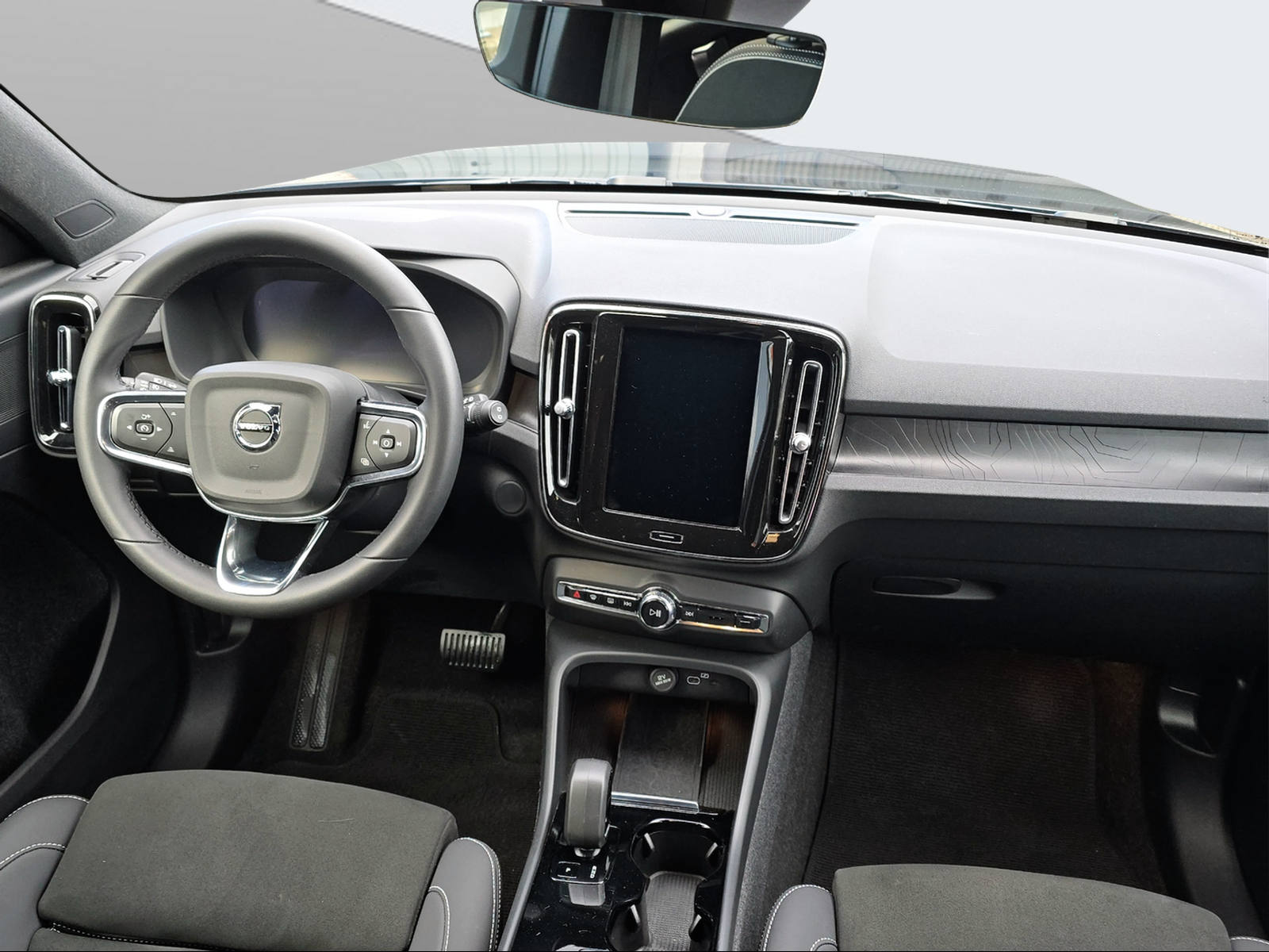 VOLVO XC40 Recharge E80 82kWh Plus AWD-image-6