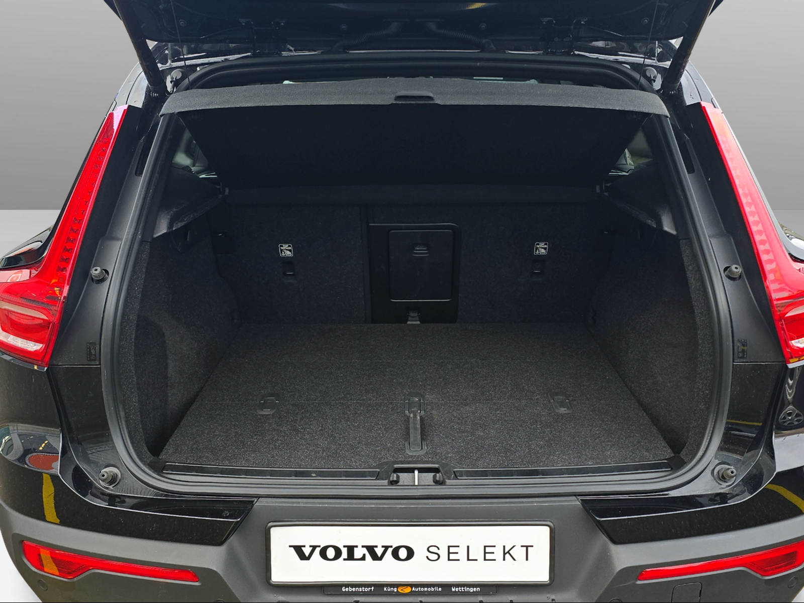 VOLVO XC40 Recharge E80 82kWh Plus AWD-image-5