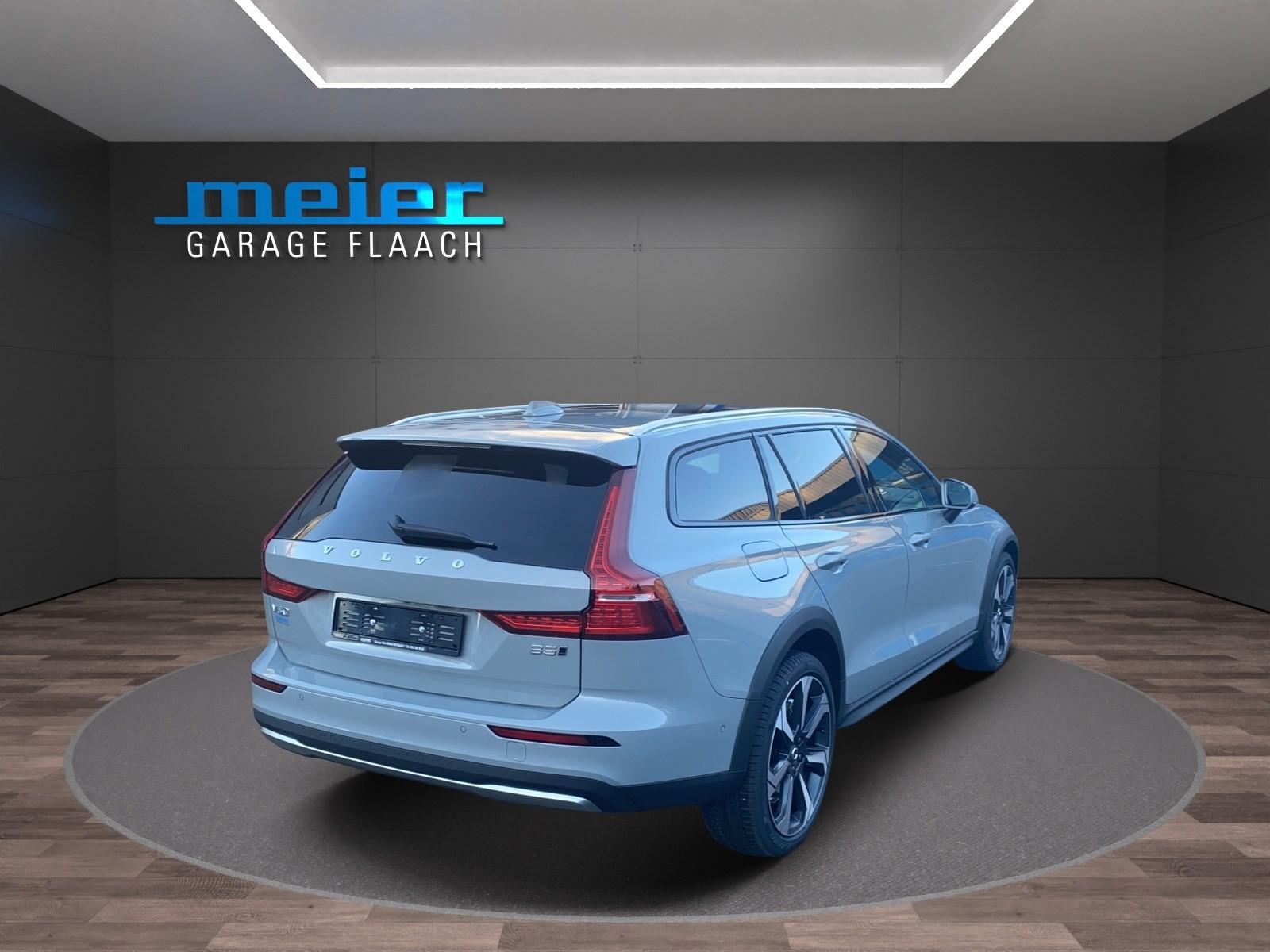 VOLVO V60 Cross Country 2.0 B5 Ultimate AWD-image-4