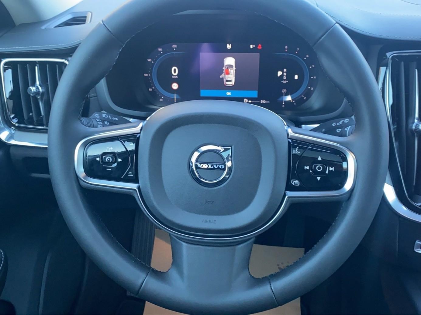 VOLVO V60 Cross Country 2.0 B5 Ultimate AWD-image-10