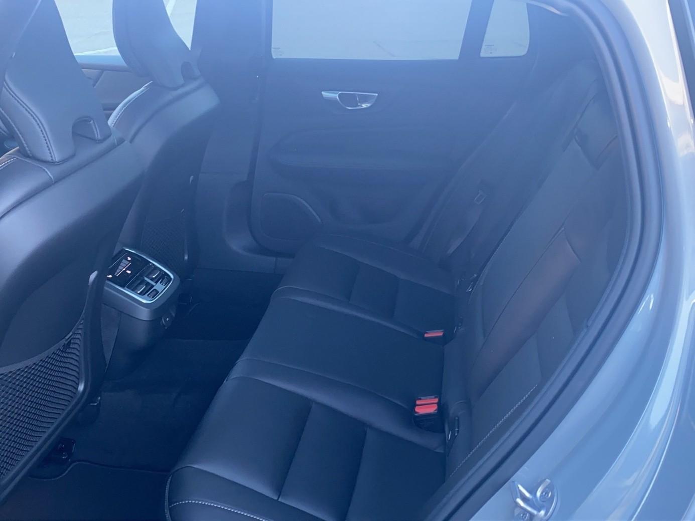 VOLVO V60 Cross Country 2.0 B5 Ultimate AWD-image-14