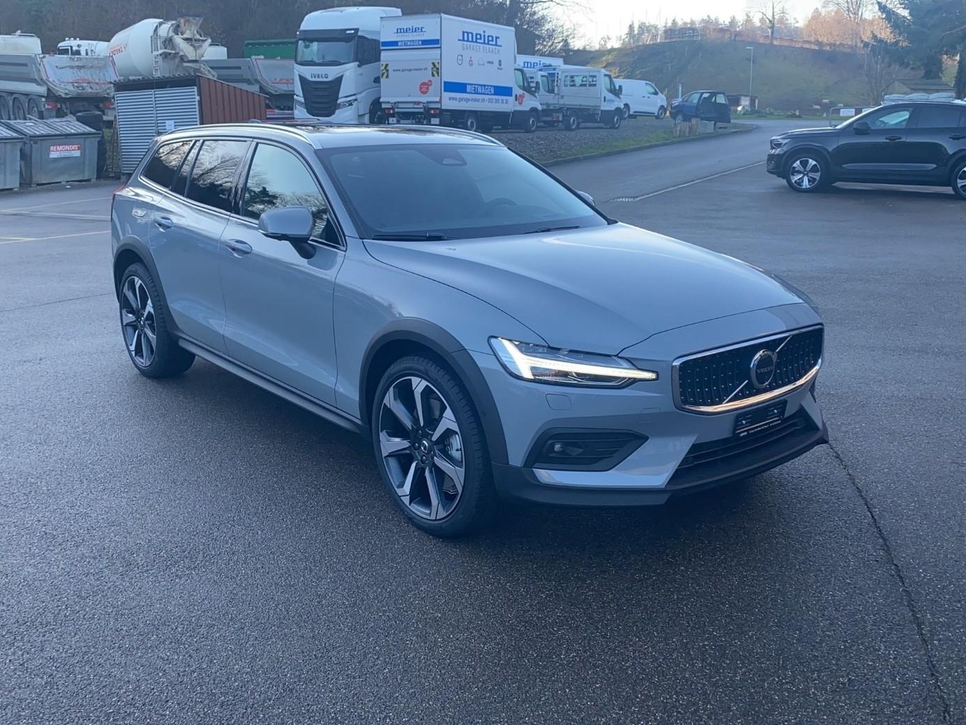 VOLVO V60 Cross Country 2.0 B5 Ultimate AWD-image-6