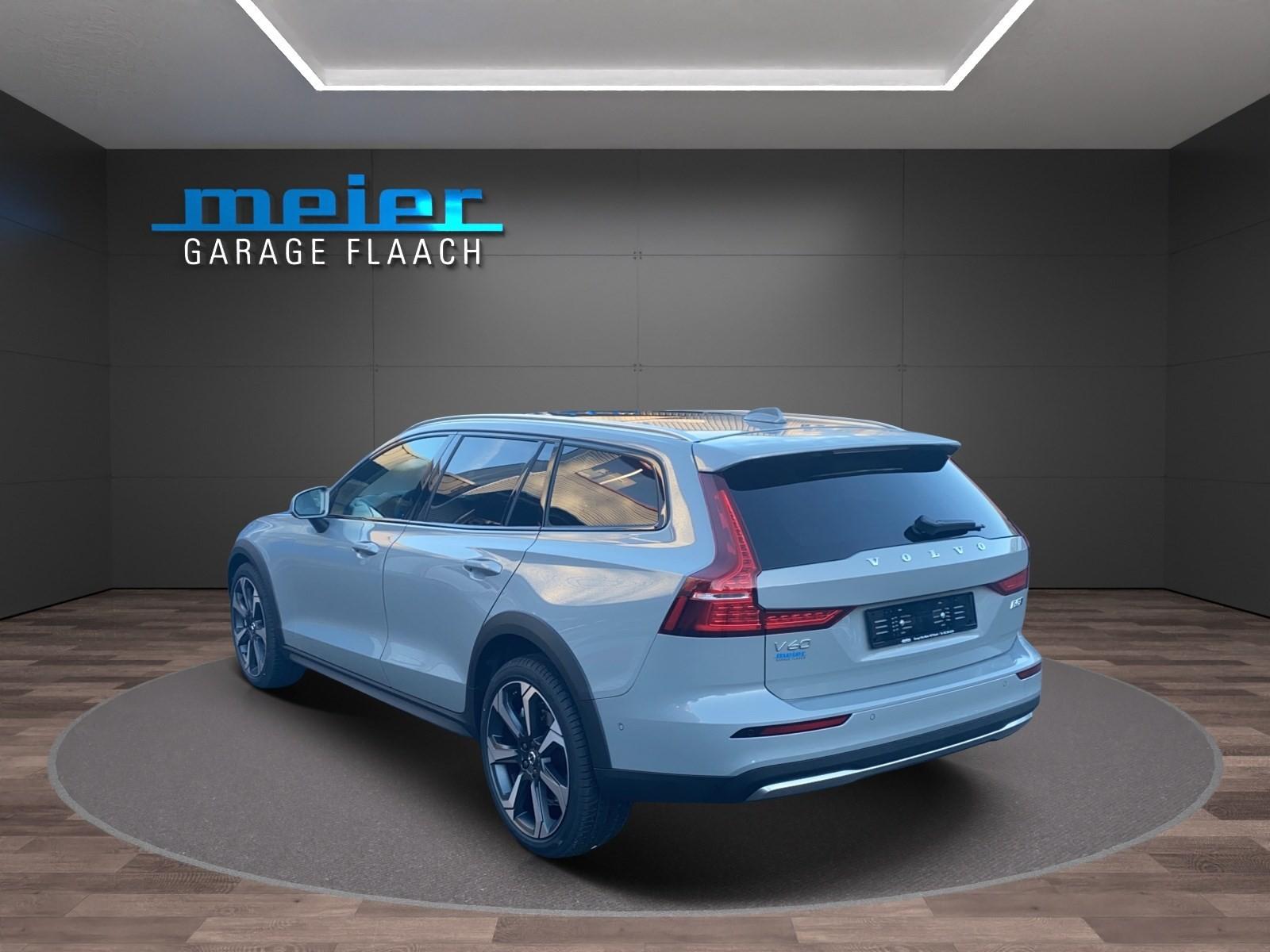 VOLVO V60 Cross Country 2.0 B5 Ultimate AWD-image-2