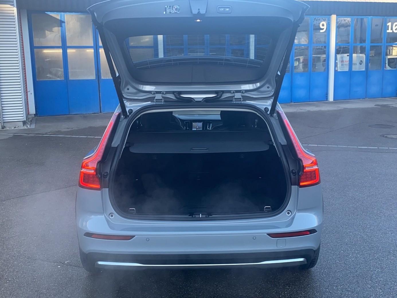 VOLVO V60 Cross Country 2.0 B5 Ultimate AWD-image-15