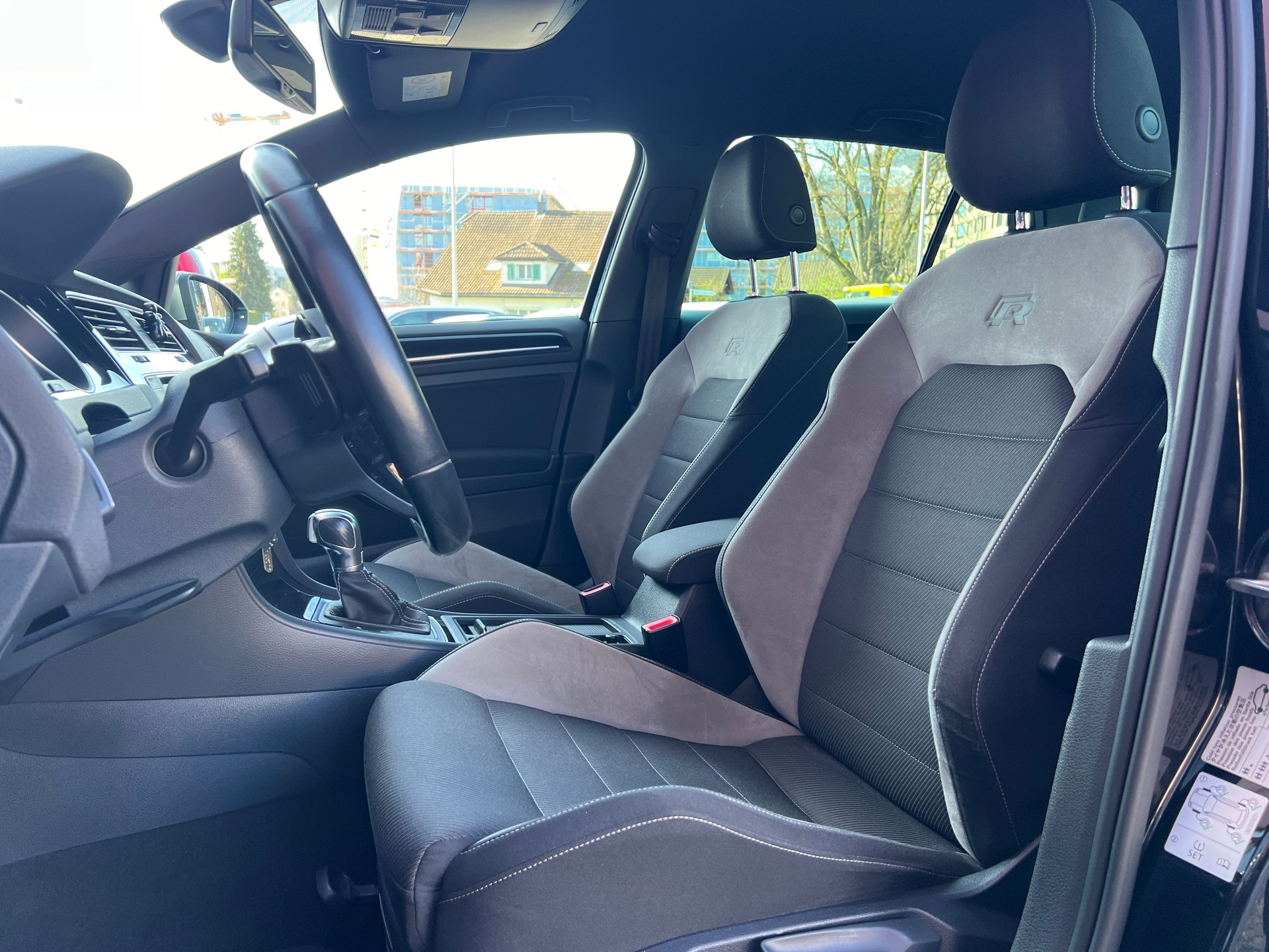 VW Golf 2.0 TSI R 4Motion DSG-image-10