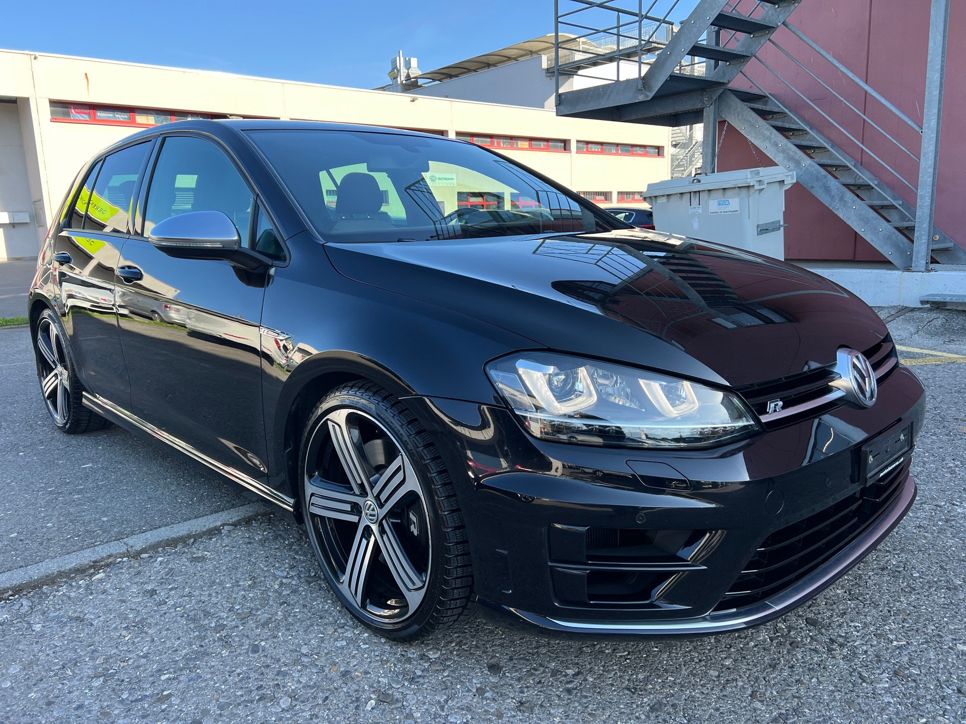 VW Golf 2.0 TSI R 4Motion DSG-image-2
