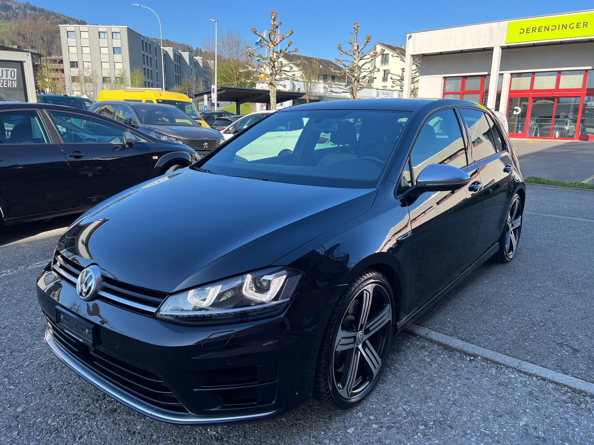 VW Golf 2.0 TSI R 4Motion DSG-image-1