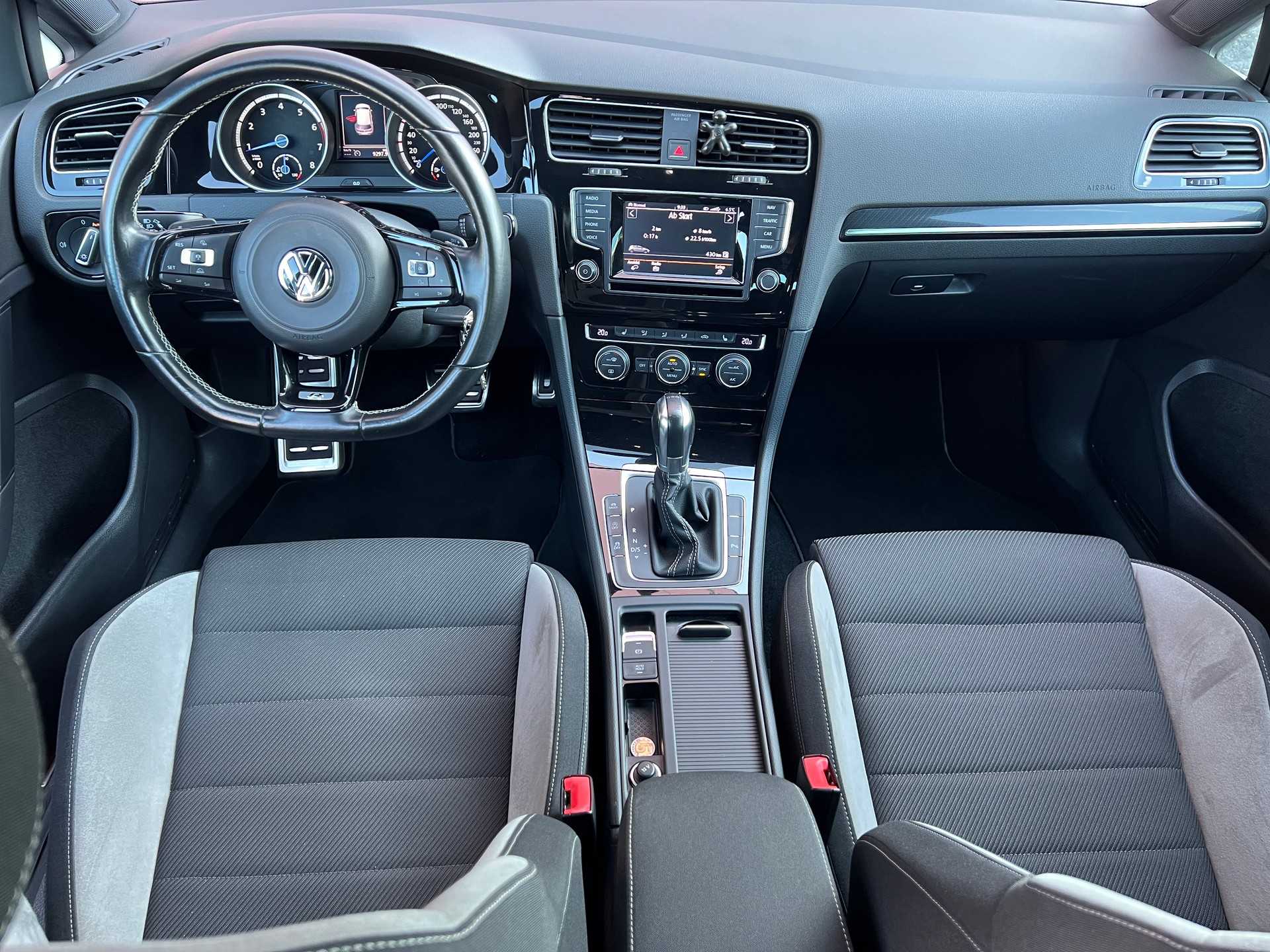 VW Golf 2.0 TSI R 4Motion DSG-image-7