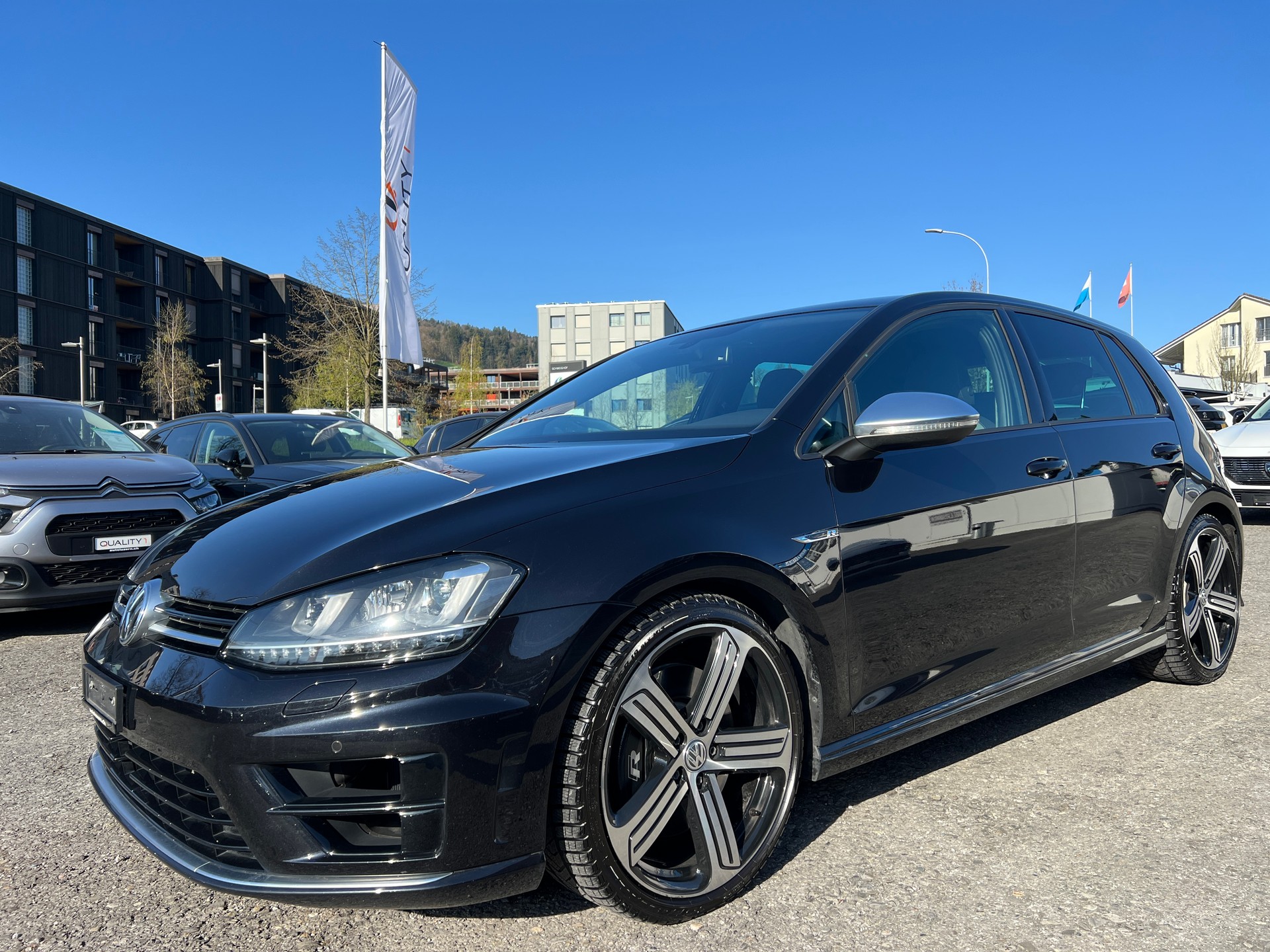 VW Golf 2.0 TSI R 4Motion DSG-image-24