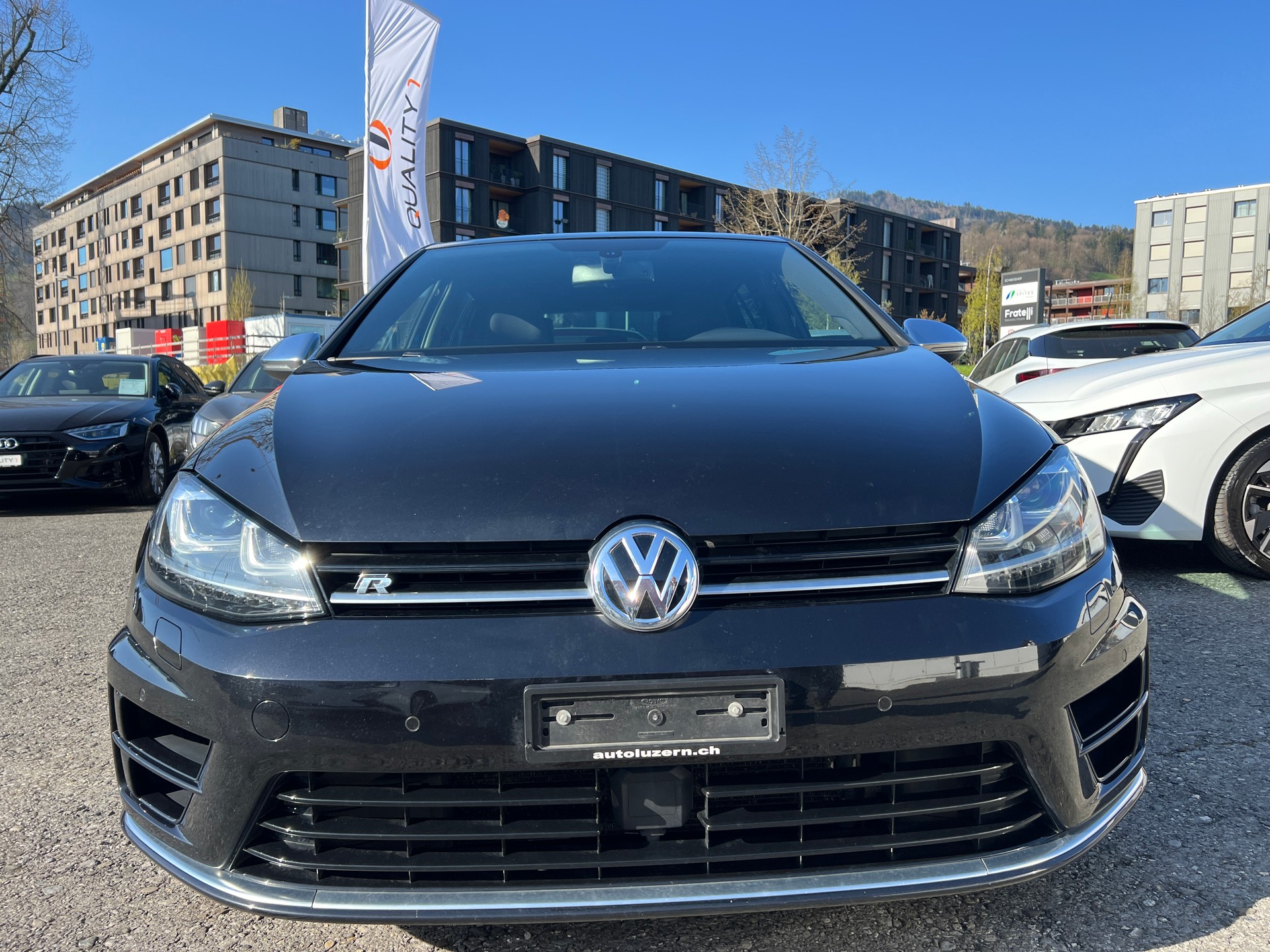 VW Golf 2.0 TSI R 4Motion DSG-image-16