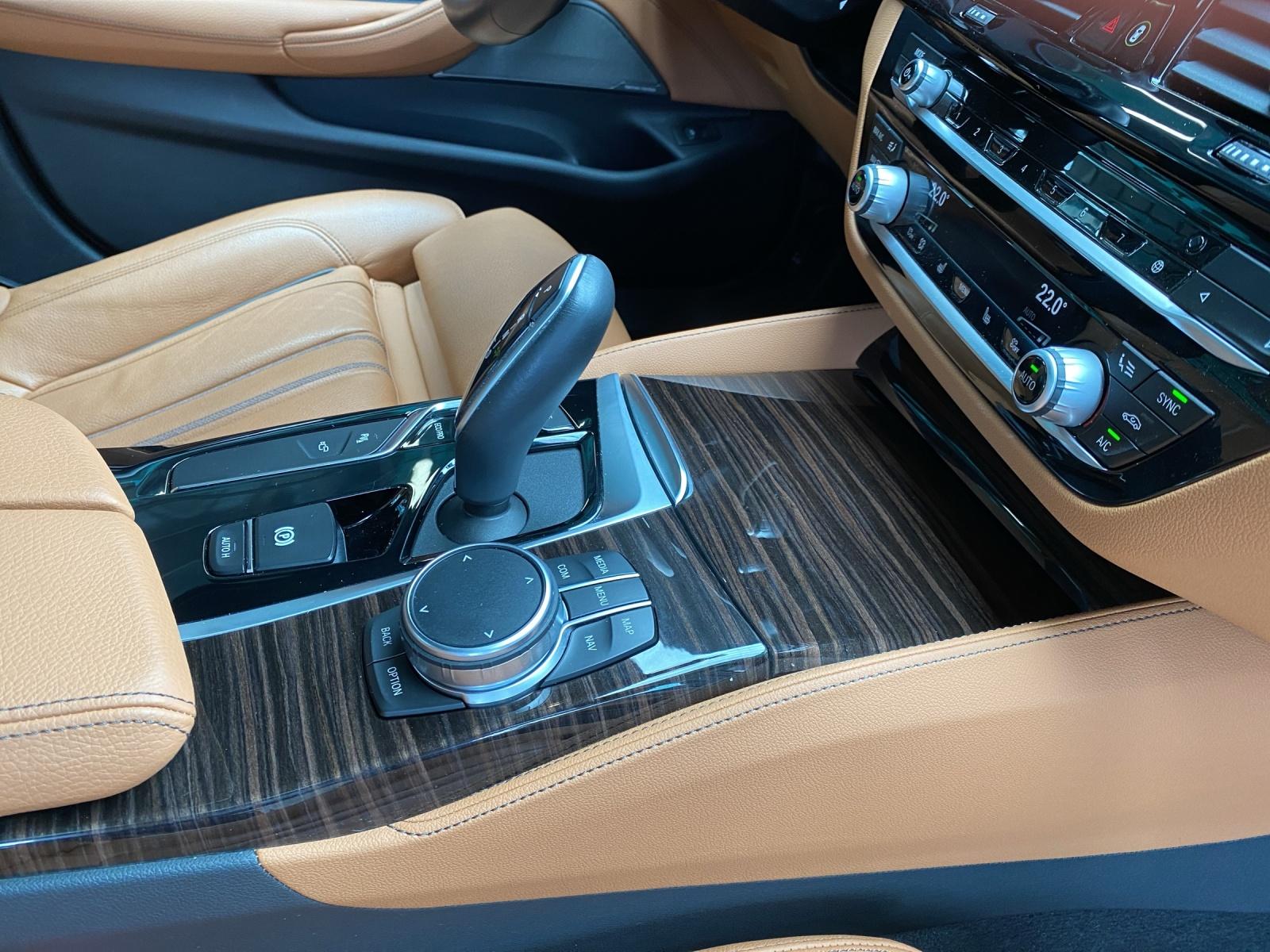 BMW M550i xDrive SAG-image-18