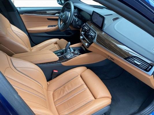 BMW M550i xDrive SAG-image-12