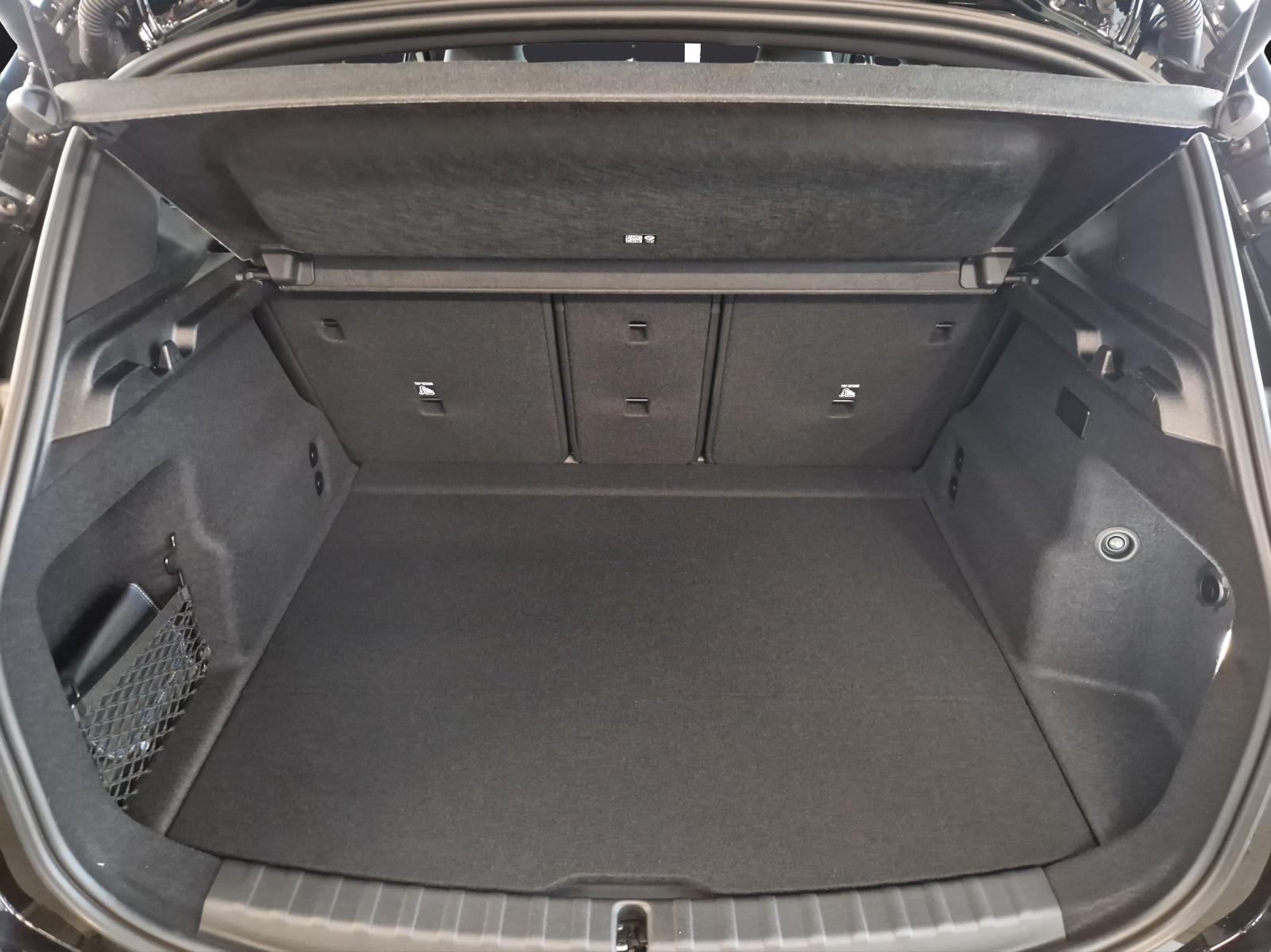 BMW 225e xDrive Active Tourer-image-12
