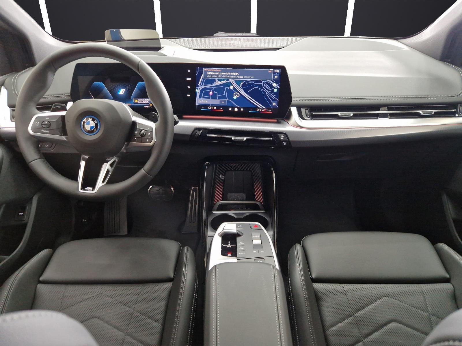 BMW 225e xDrive Active Tourer-image-17