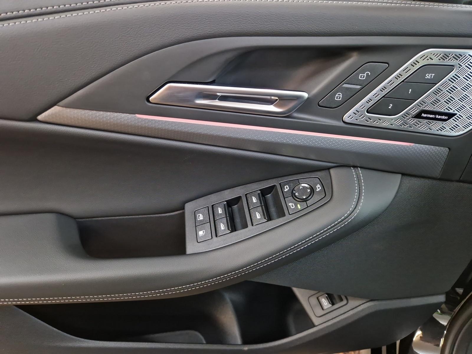 BMW 225e xDrive Active Tourer-image-9