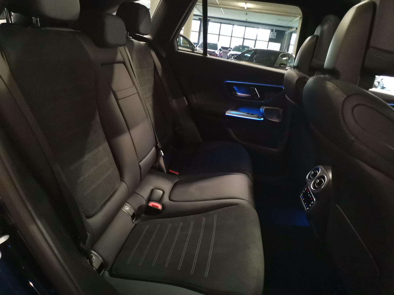 MERCEDES-BENZ GLC 220 d AMG Line 4Matic-image-9