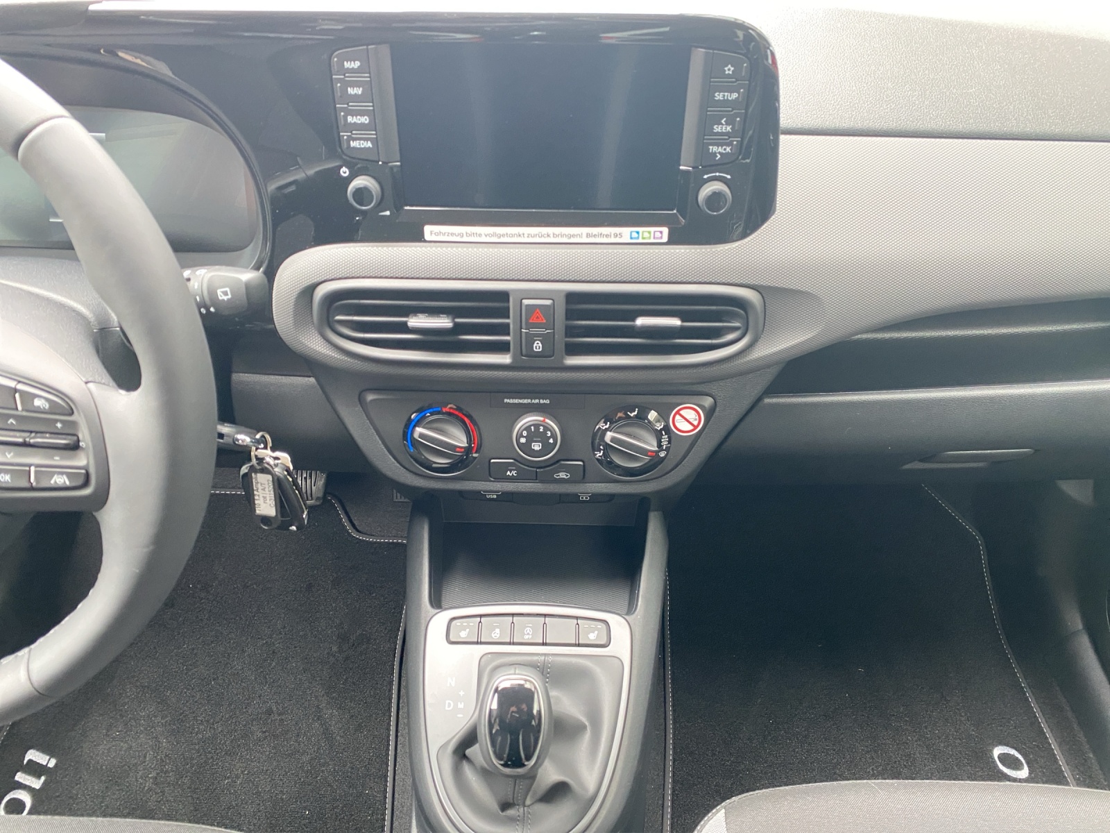 HYUNDAI i10 1.2 Amplia-image-13