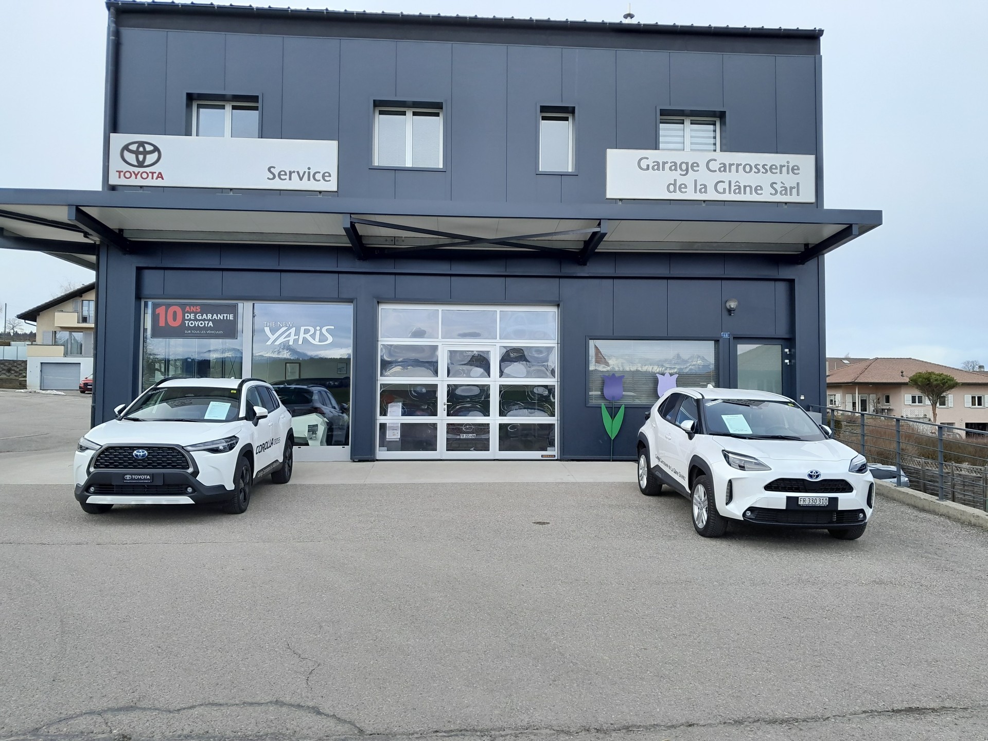 TOYOTA Yaris 1.5 Premium e-CVT-image-9